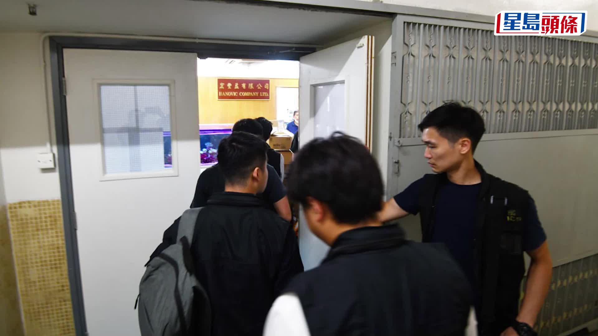 臺日電梯違規｜據悉3男涉欺詐被捕 包括董事及兩工程師 探員赴辦公室蒐證