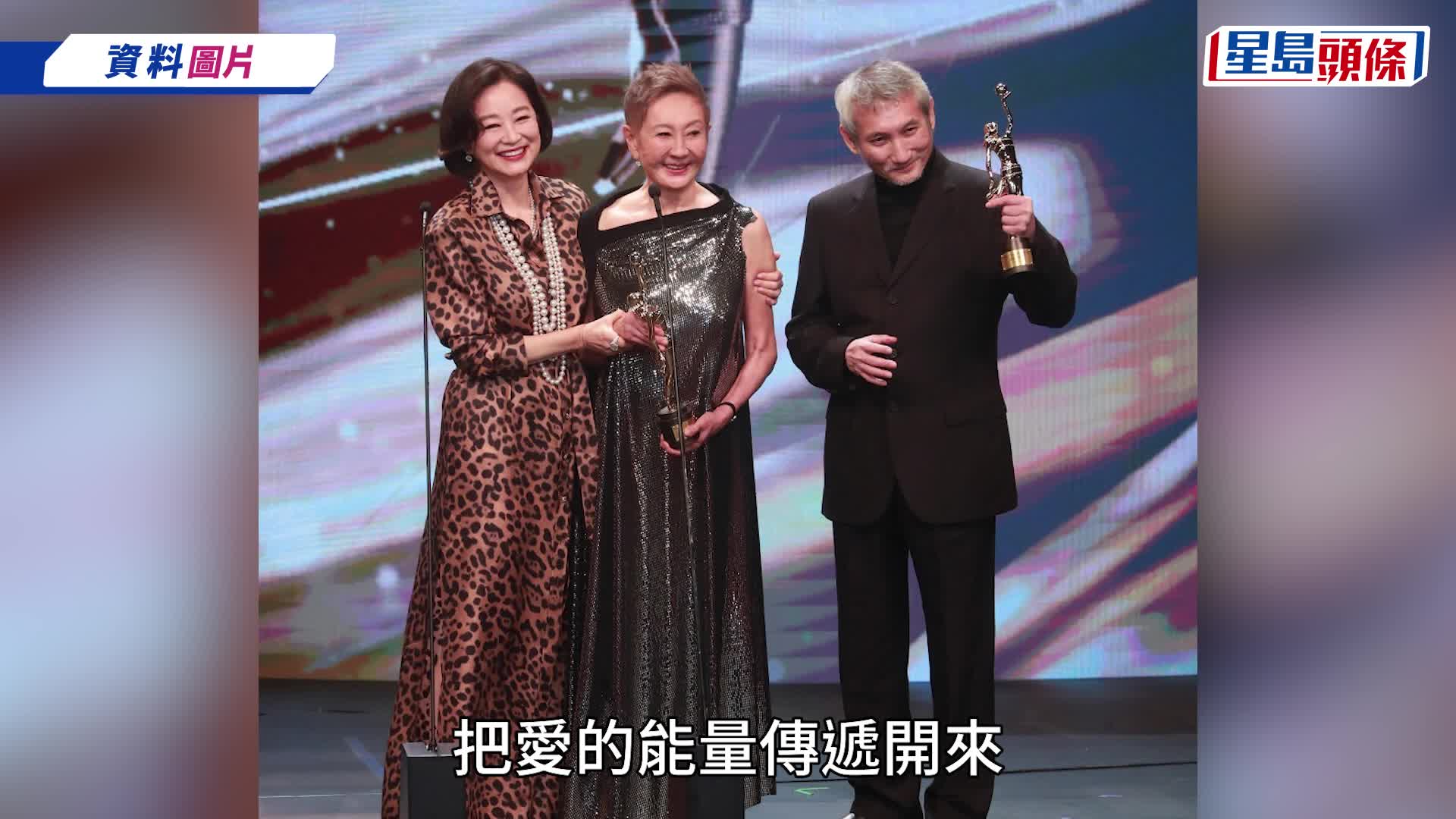 施南生离世丨林青霞贴黑白照念闺密：不舍还是得放手 相交逾40年视生命中贵人 女儿当施南生为第二个妈妈