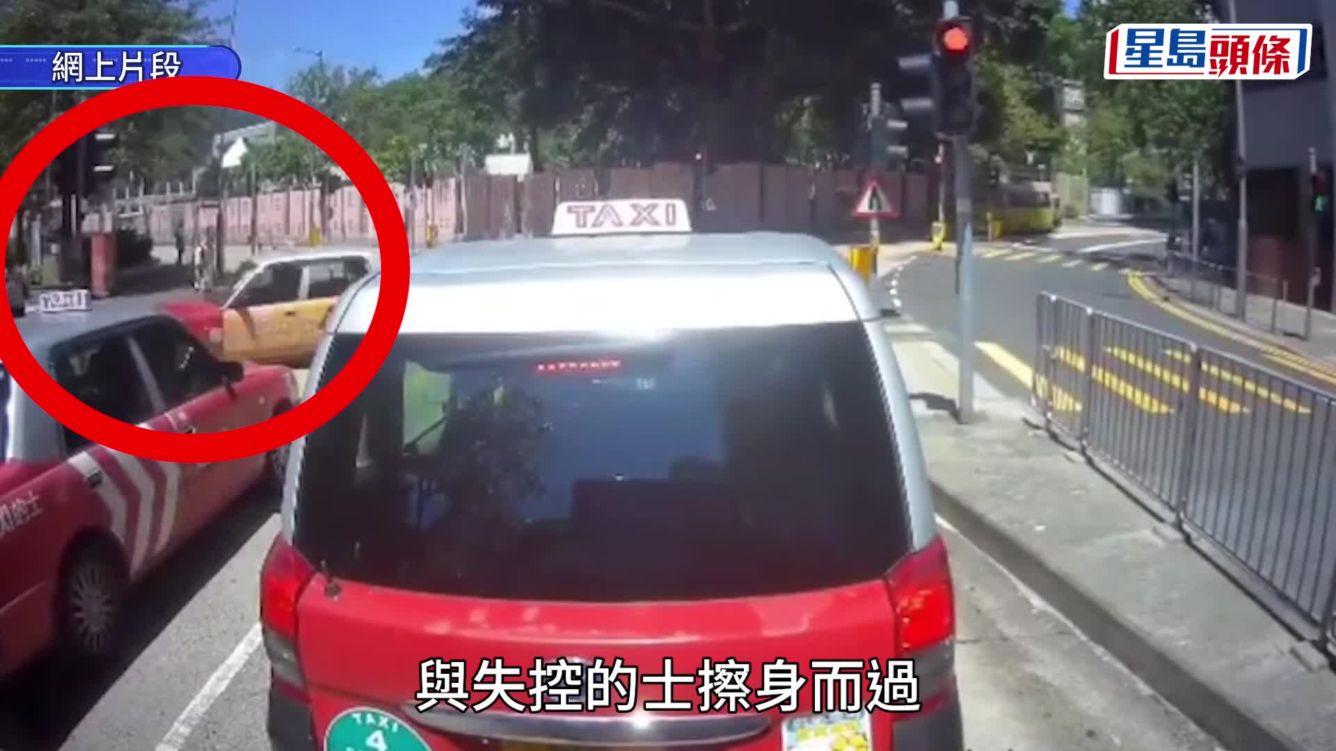 的士落斜直剷行人路撞途人 目擊者：呢架車真係離晒譜！｜車Cam直擊。Facebook群組  車cam L（香港群組）影片截圖
