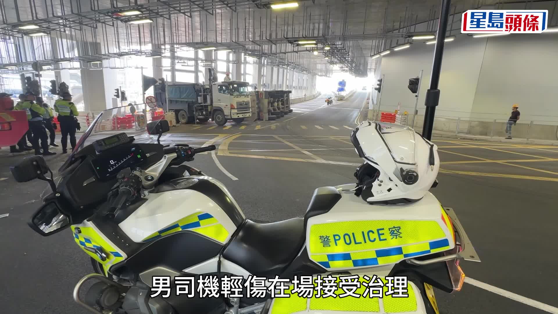 大角咀海泓道泥頭車翻側　泥石掩沒兩條行車線