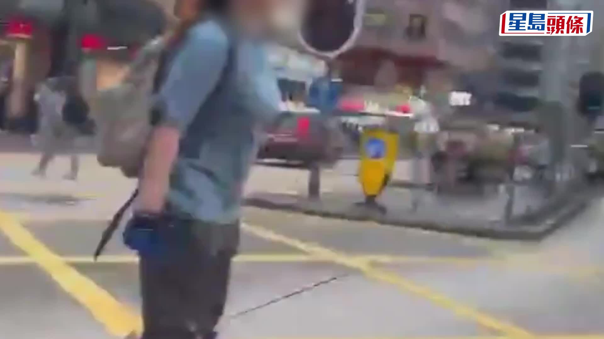 「風火輪」女子佐敦馬路穿梭 「楔車罅」險跌倒 網民：睇見都驚