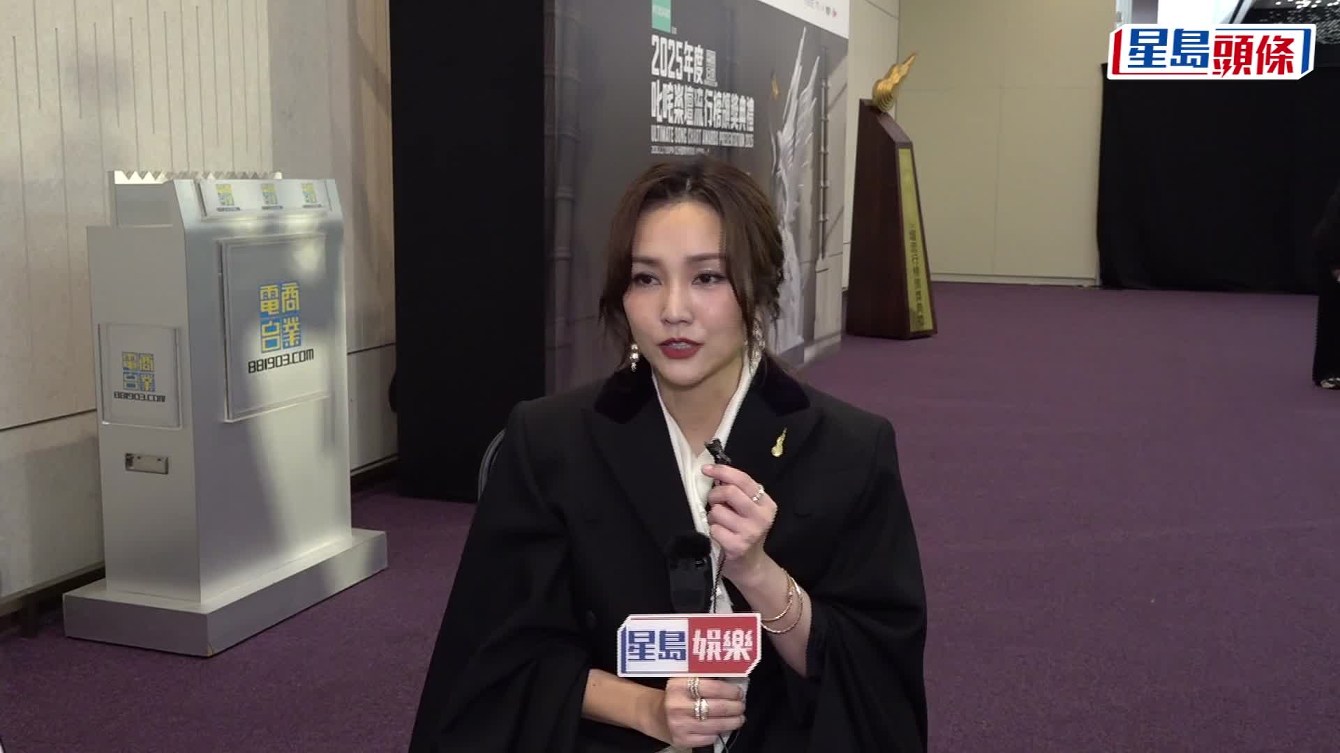 叱咤2025丨謝安琪無法跟方大同分享得獎歌感觸落淚  出院即針灸望上台唱歌爭氣  照顧母親因宏福苑火災情緒受困