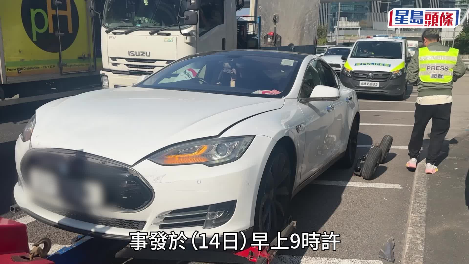 牛頭角偉業街三車相撞釀3傷 「P」牌Tesla男司機涉酒駕被捕