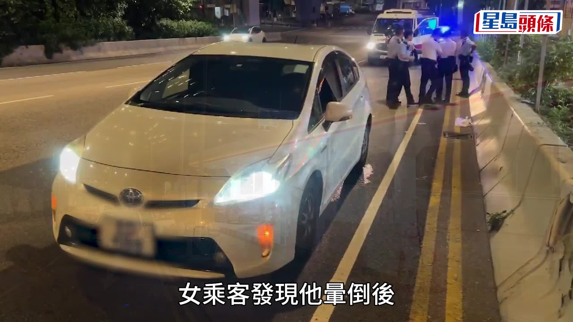 私家車停於路邊，警員正調查事件。