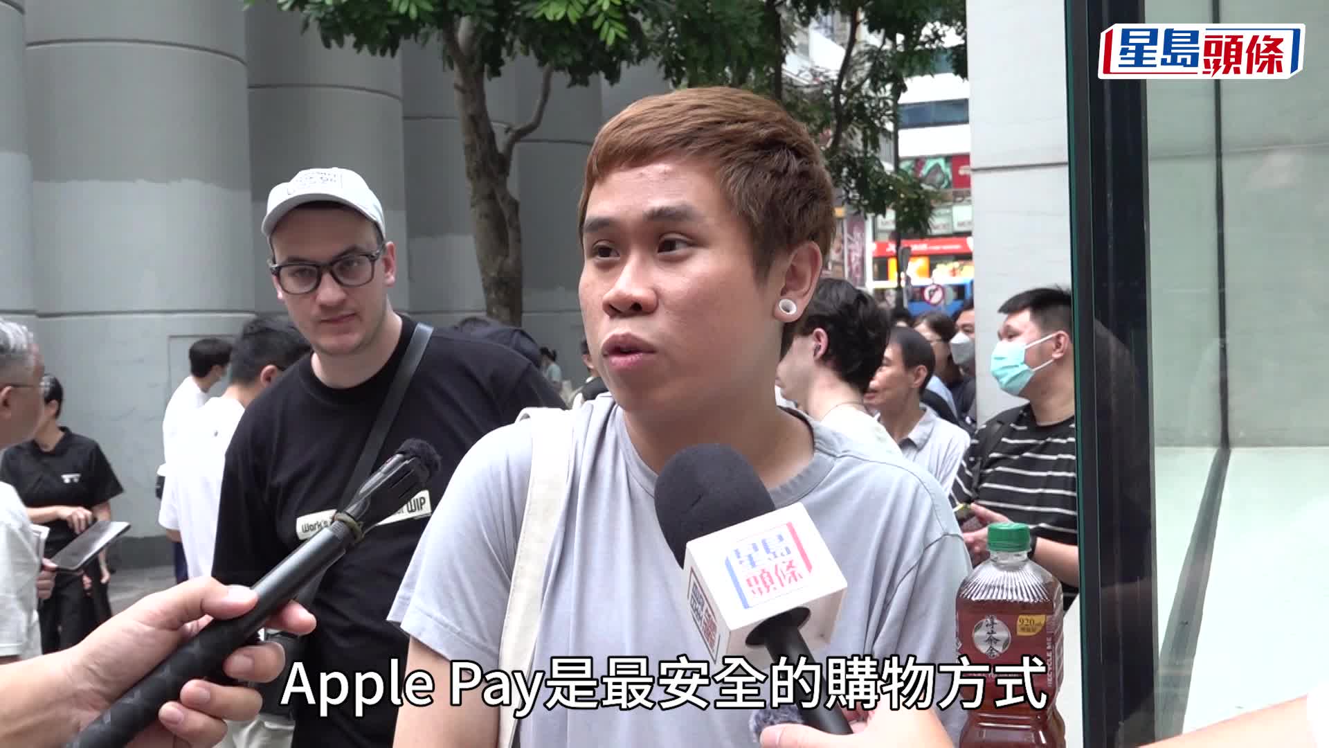 iPhone 18開賣｜逾百人銅鑼灣蘋果排隊 忠實果粉連續六年排頭位 港漂早起取機再趕返工