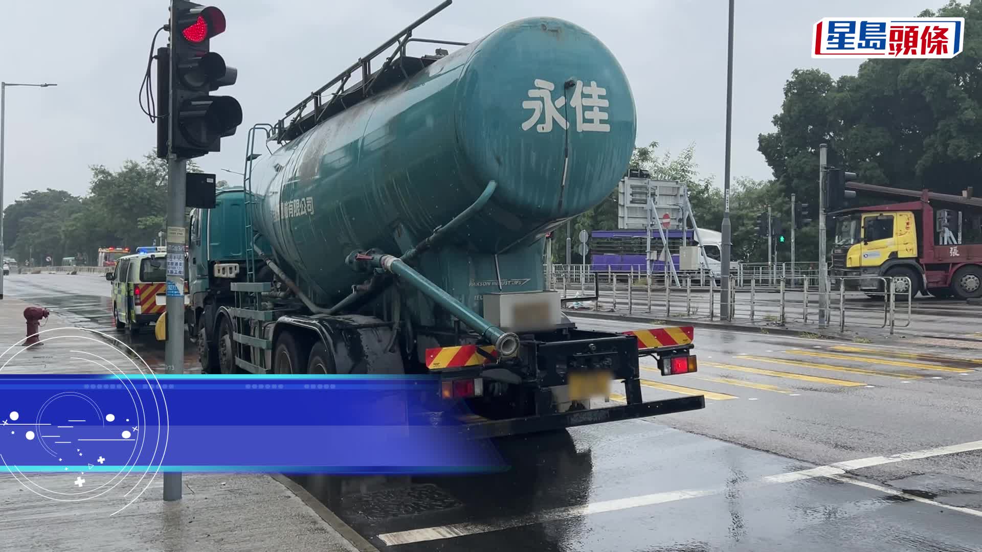 元朗锦田公路中年妇挨重型车撞 昏迷送院