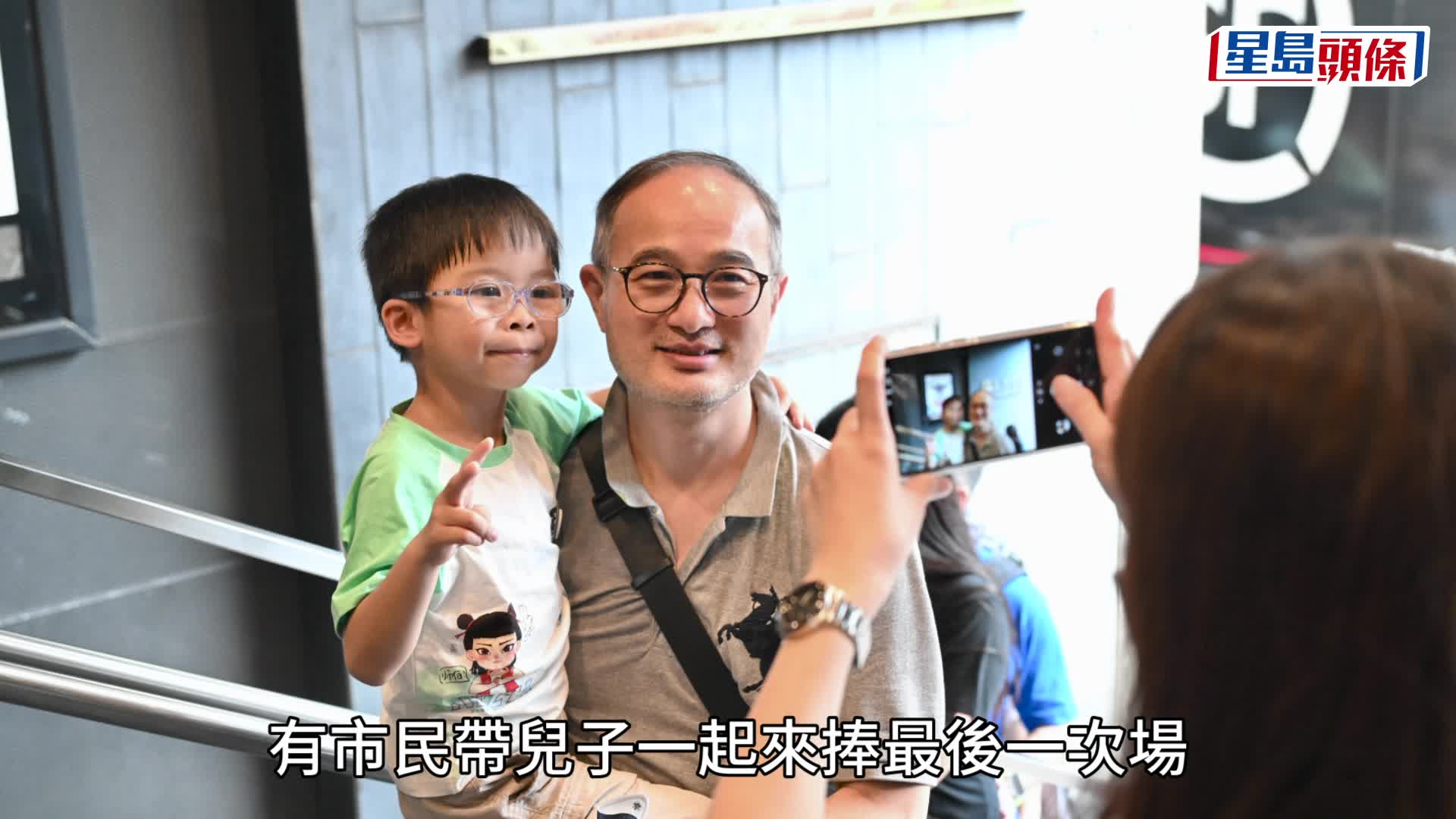 海運戲院結業．多圖︱市民不捨告別嘆時代回憶 難忘首次出糧請家人睇戲