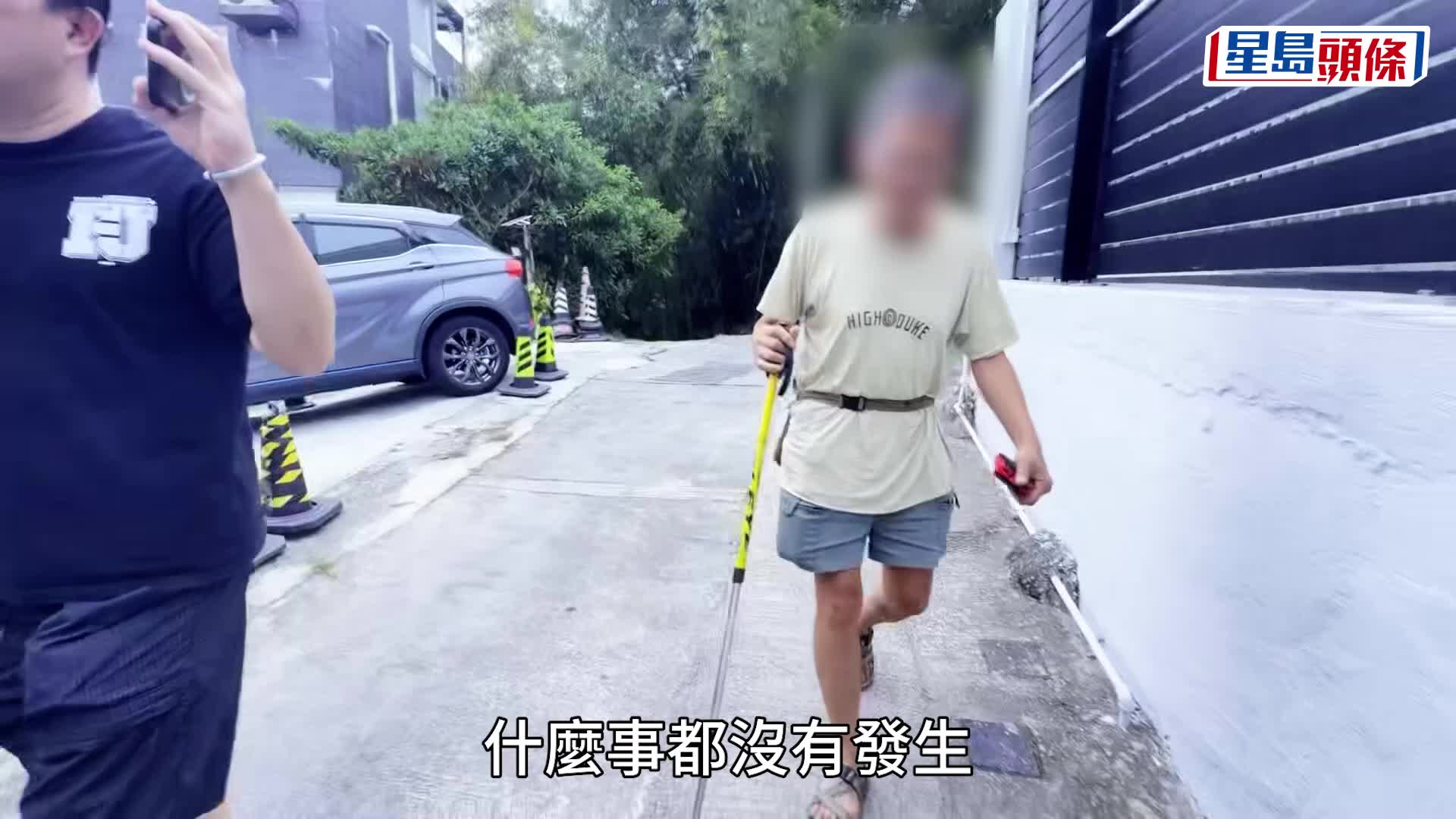 行山失蹤男子被尋獲，他無恙由救援人員陪同，自行落山。梁國峰攝