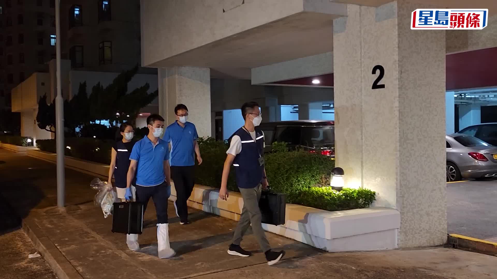 杏花邨中年妇倒毙单位 颈有刀伤 警拘一男。曾志恒摄