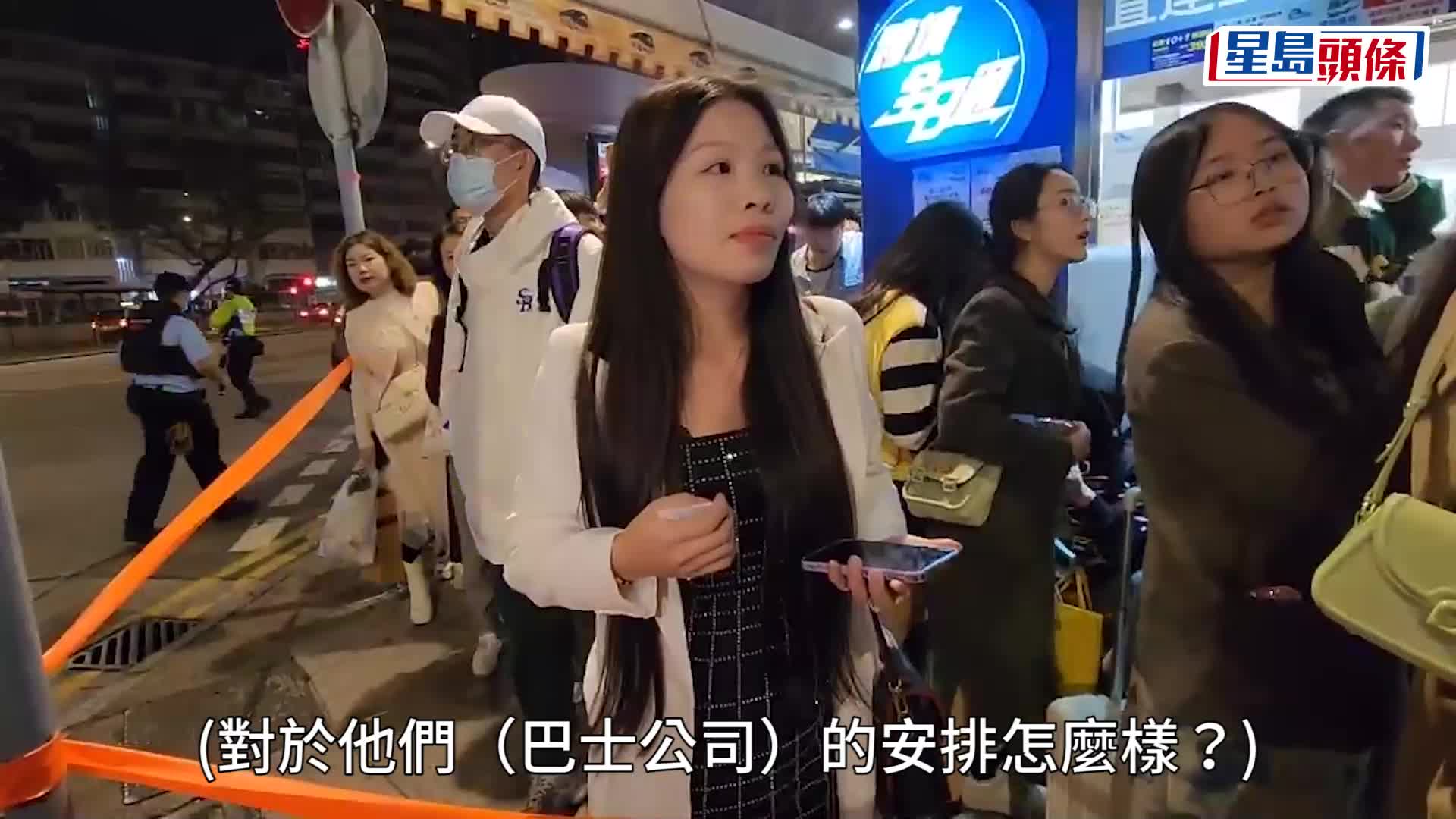 大批旅客未能上車離開。黎志偉攝