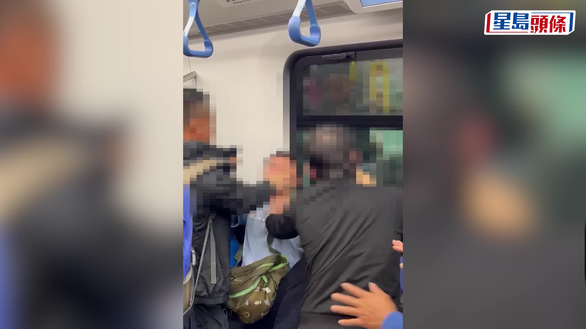 有片｜兩男上班時間疑爭位 車廂內大亂鬥被捕 學童被捲入一臉無奈