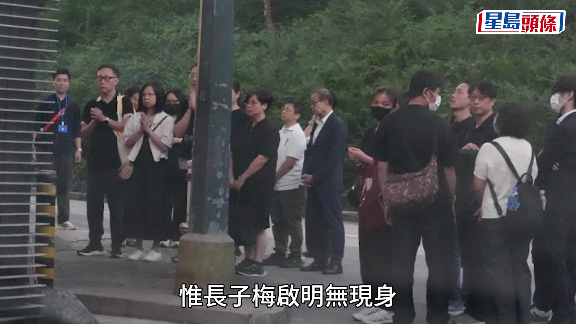 獨家丨梅媽今日出殯  傍晚靈車抵達富山火葬場  廿親友哭別送最後一程  梅啟明無影