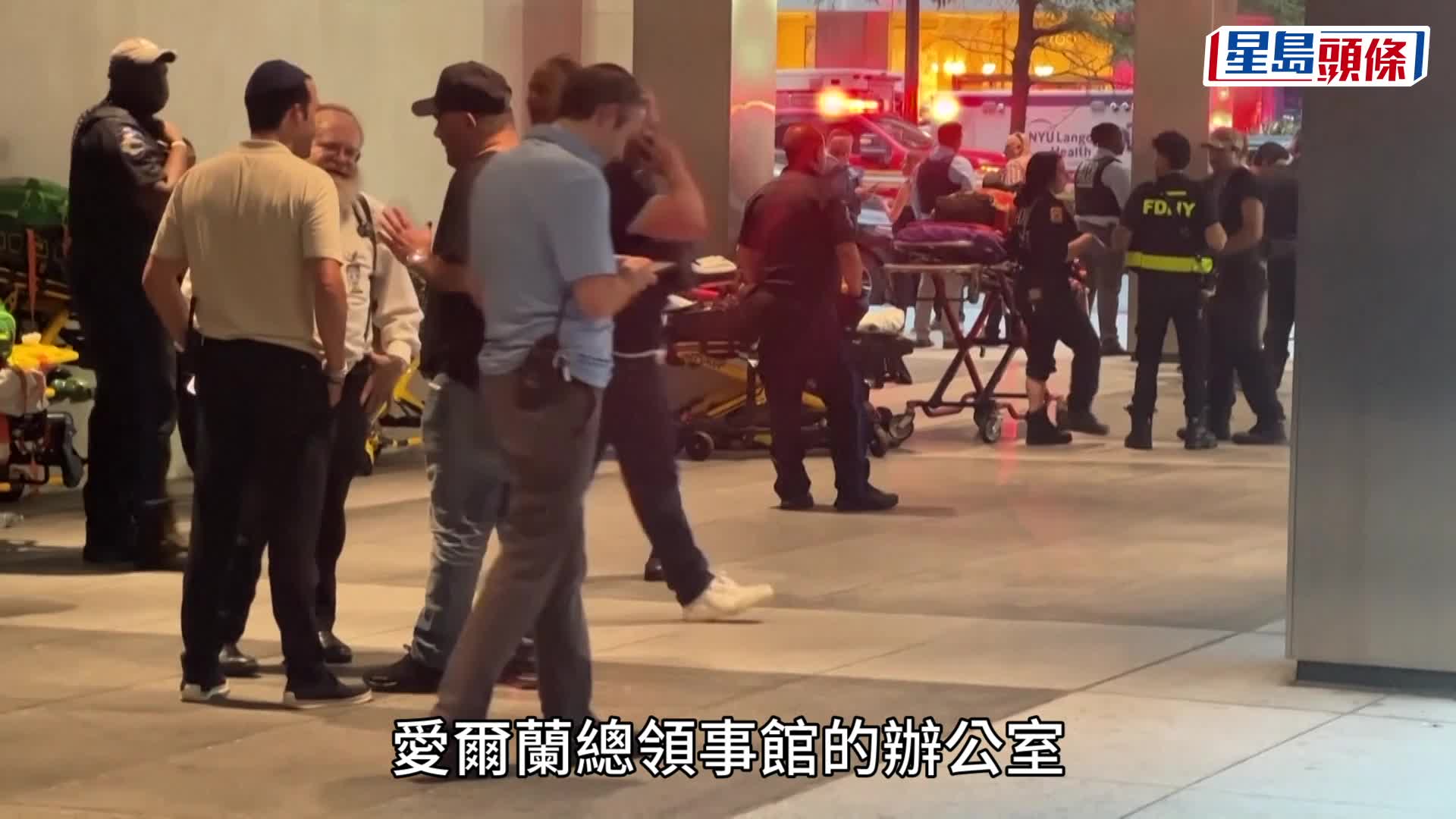 閉路電視拍到槍手塔穆拉持槍從容走進大樓。紐約警局圖片