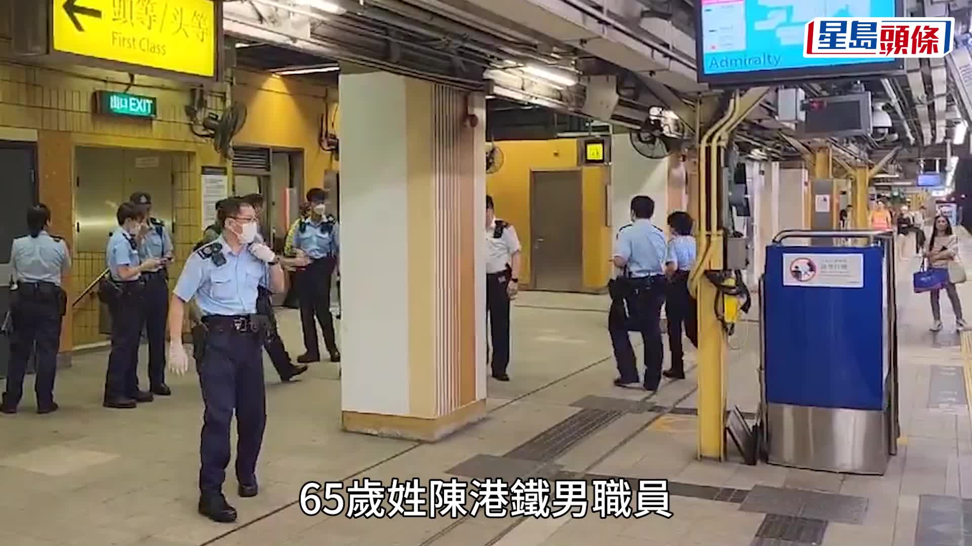 警员在场安慰死者家属。黎志伟摄