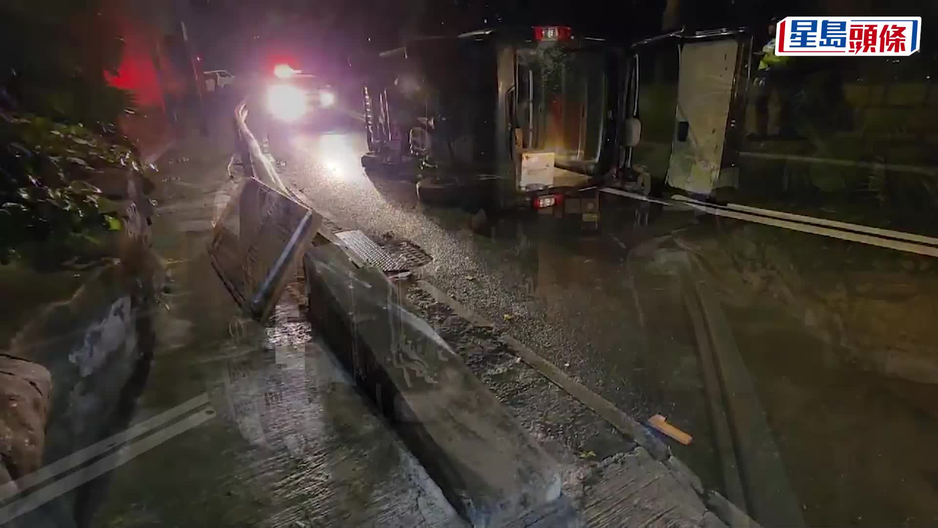 交通意外｜半山客貨車剷上石壆翻側 1男乘客頸痛送院