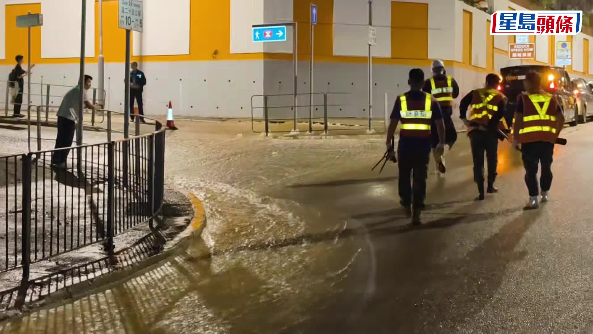 爱民邨新年再爆水管 忠孝街沦泽国 4座大厦周内两度停咸水