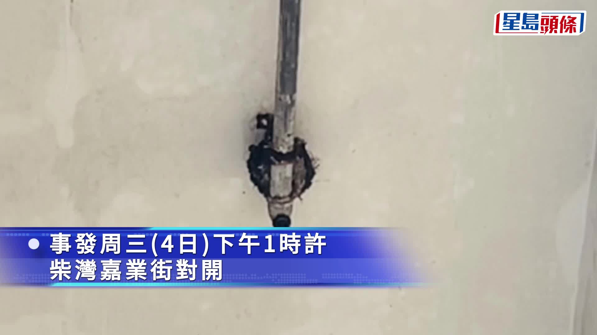消防架起升降台救下被困小燕子。蔡楚輝攝