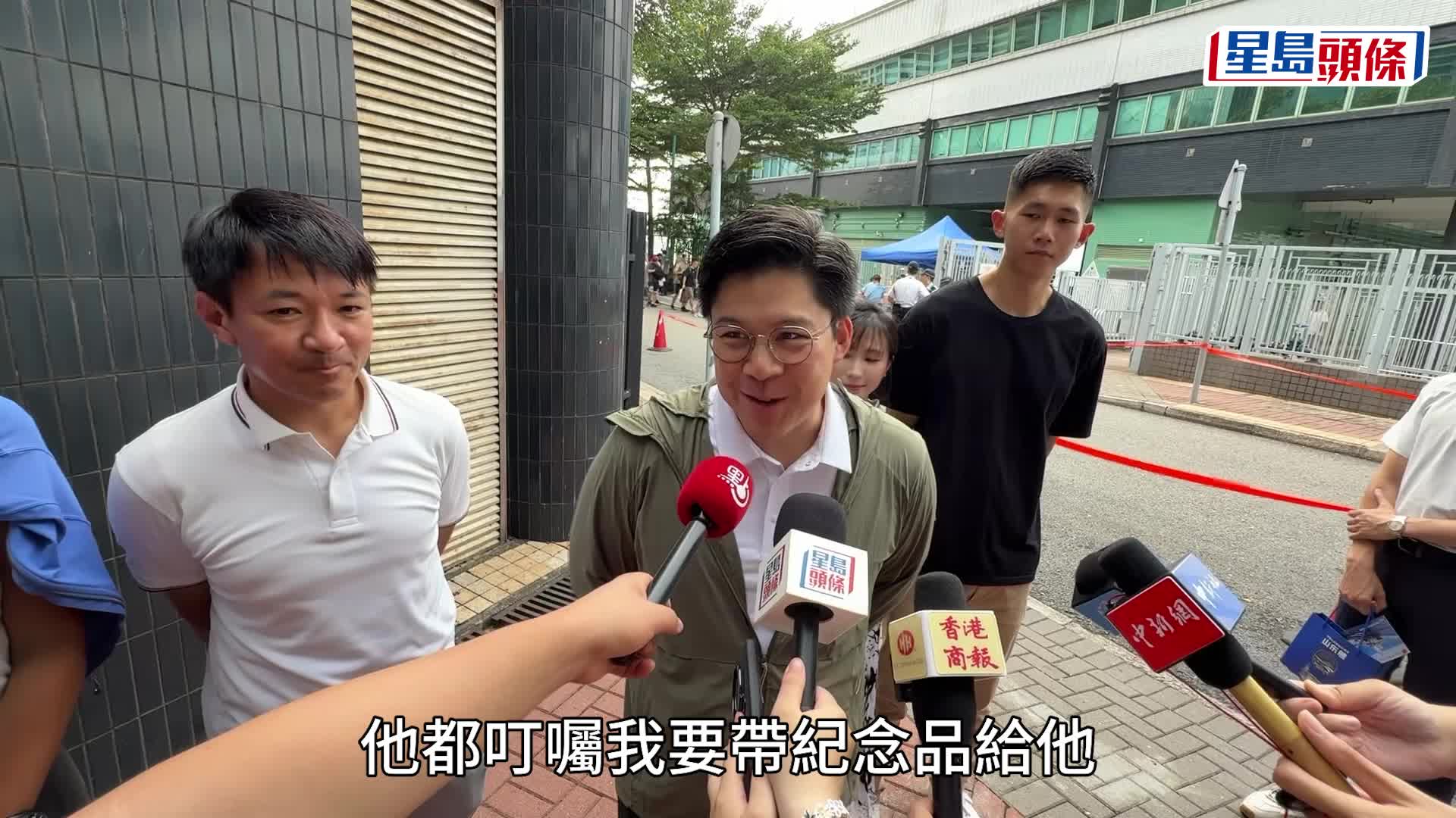 解放軍海軍山東艦航母編隊繼續訪港行程，第二日開放予公眾參觀。蘇正謙攝