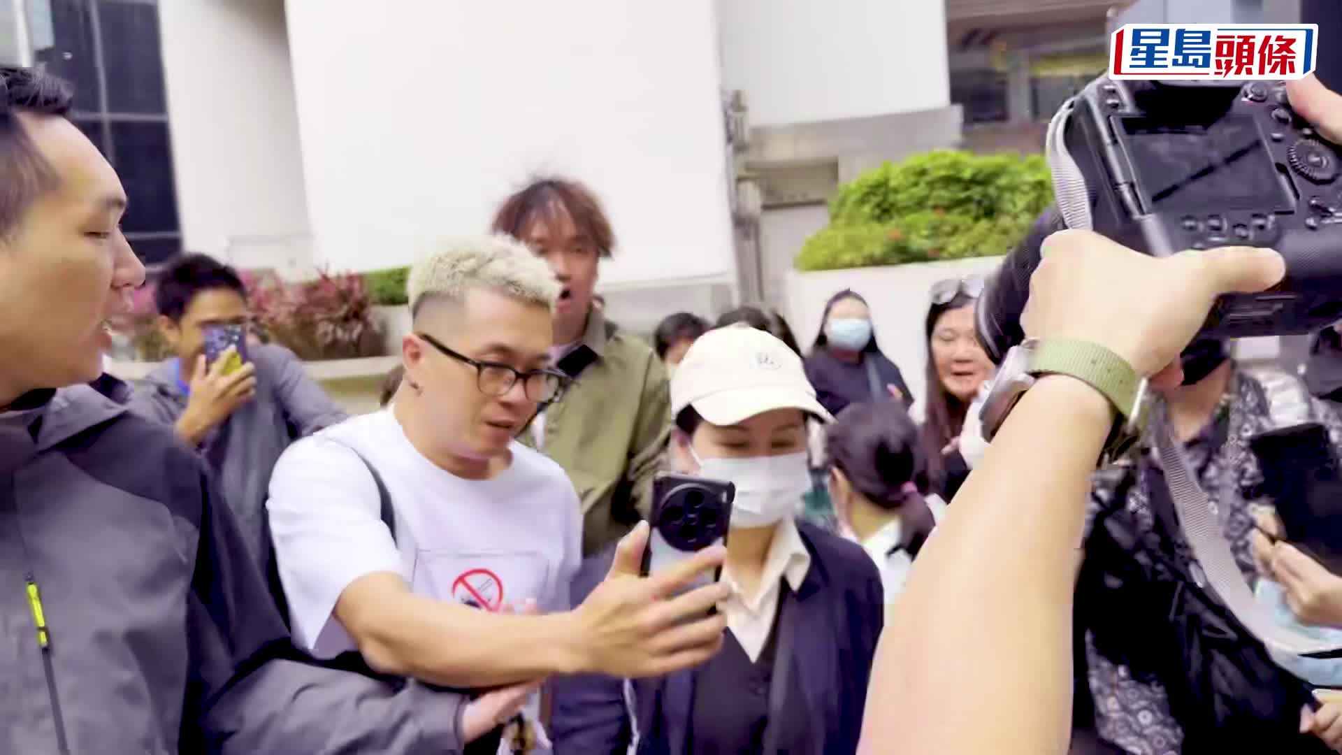 「何太」叶秀定（白帽口罩）庭上称「每分每秒头都好晕」。刘骏轩摄