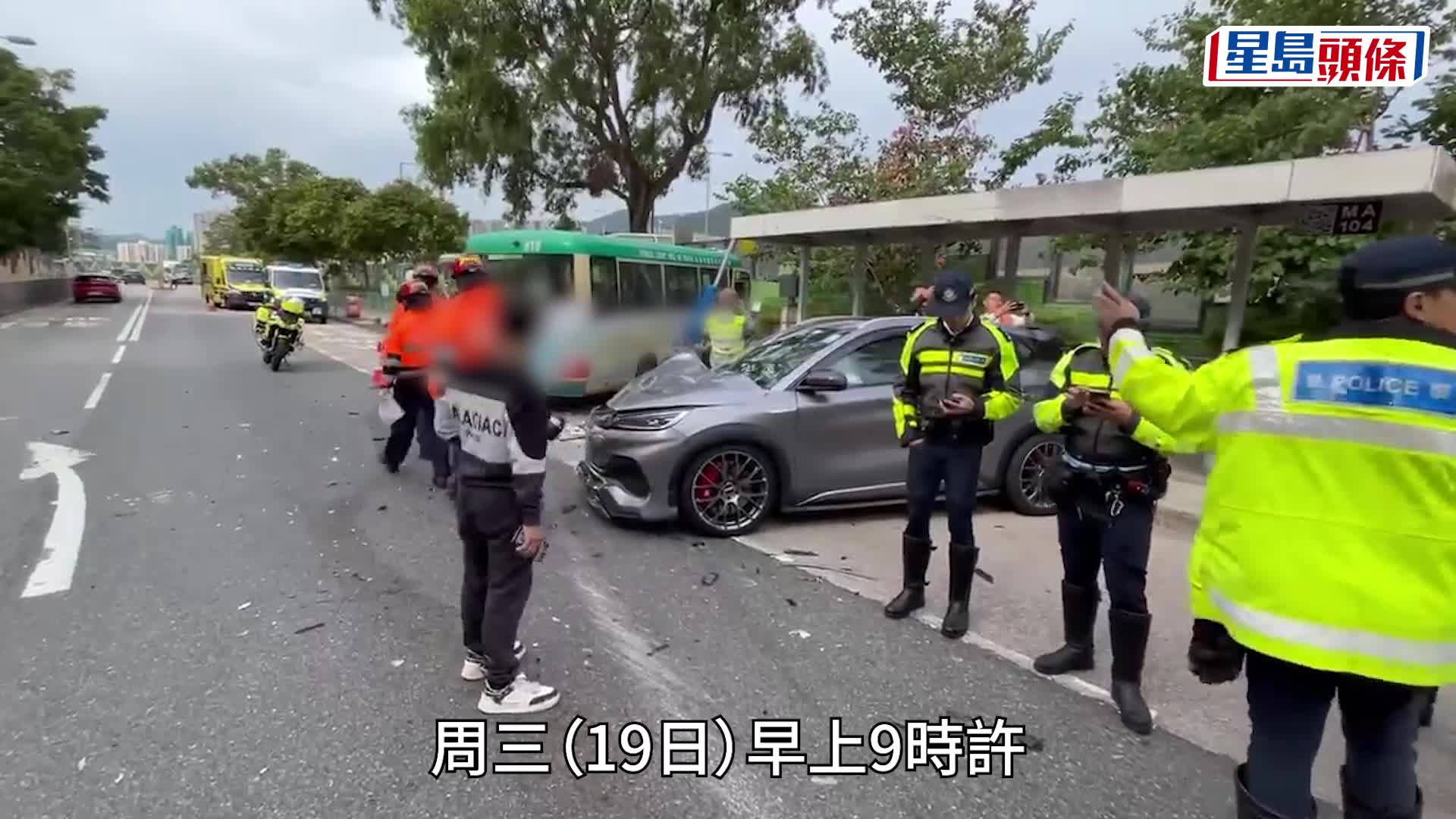 沙田綠Van與私家車相撞 剷候車處毀站牌 釀6乘客傷