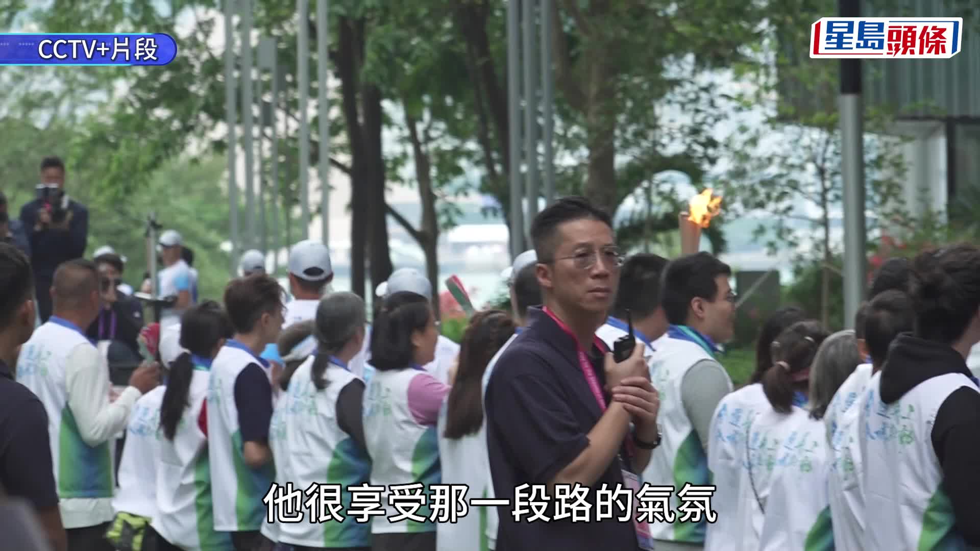 第1棒黃鎮廷、尾棒佘繕妡榮幸首次參加火炬傳送。盧江球攝