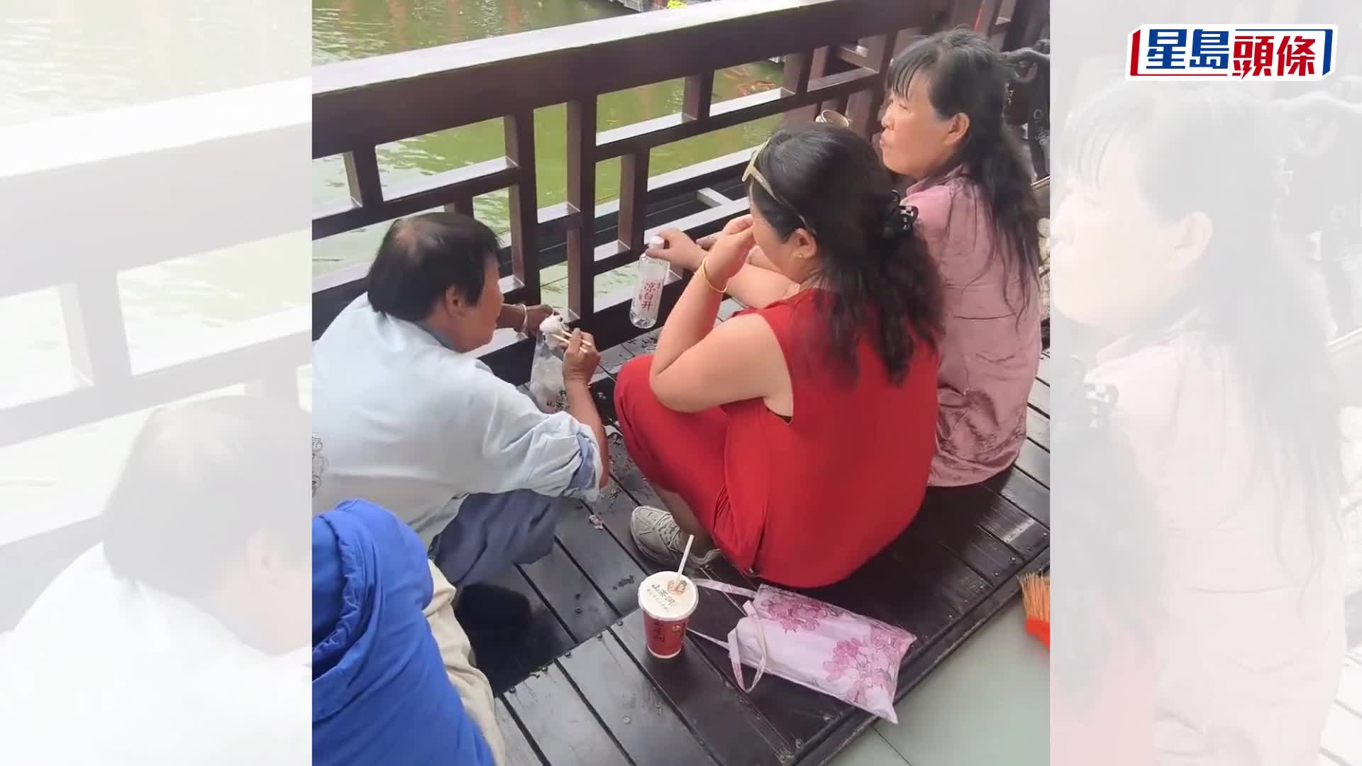 兩女遊客看台「邊吃邊𦧲骨」，清潔工蹲地筷子夾，影片網上曝光後引發公憤。
