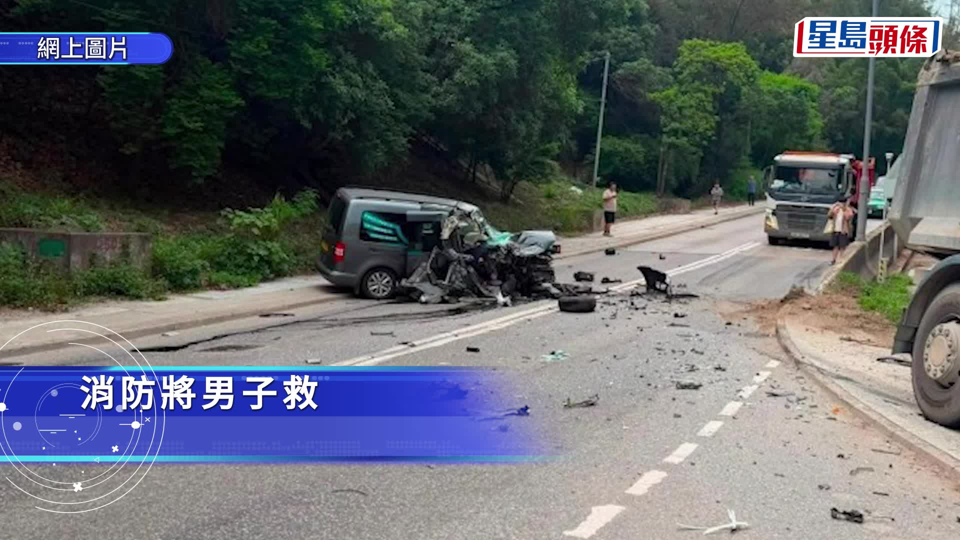 屯門客貨車捱泥頭車猛撼  司機困廢鐵重創送院亡