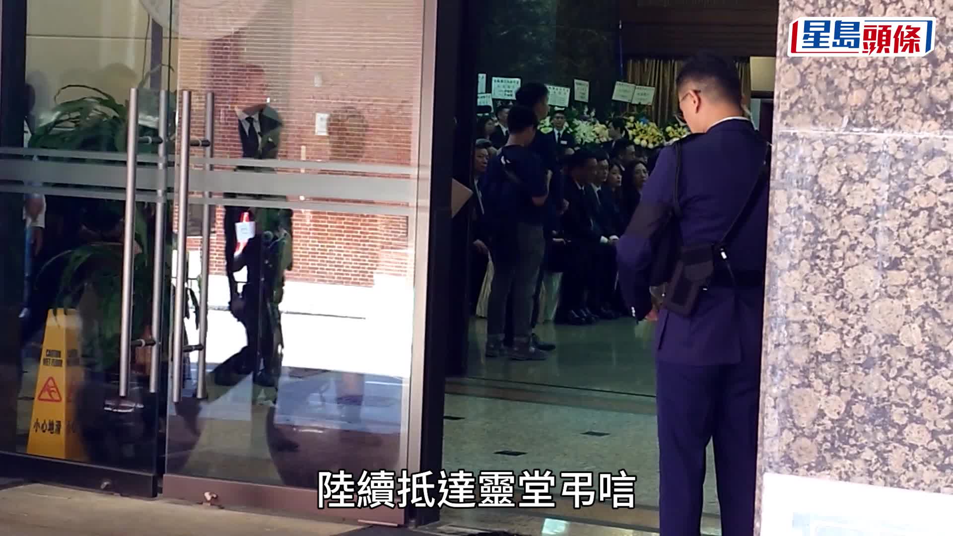 朱振国出殡｜灵柩盖区旗长埋浩园 妻女泪别 周一鸣率警队高层慰问
