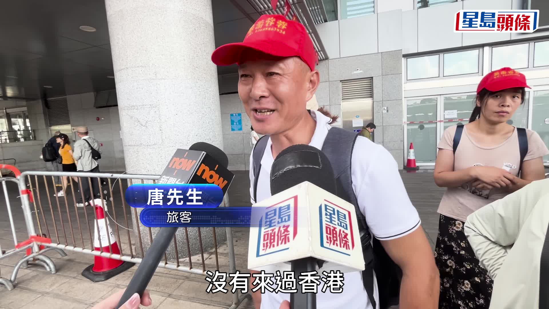 大批內地客經深圳灣口岸來港旅遊。楊偉亨攝
