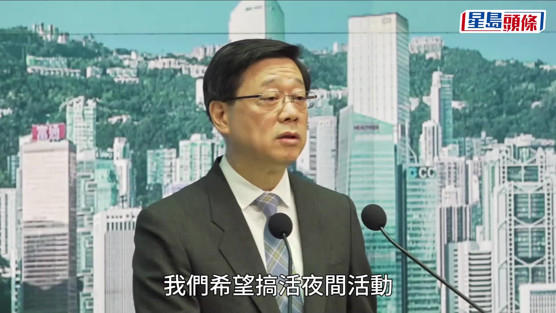 李家超今早（３日）在行會前見記者。盧江球攝