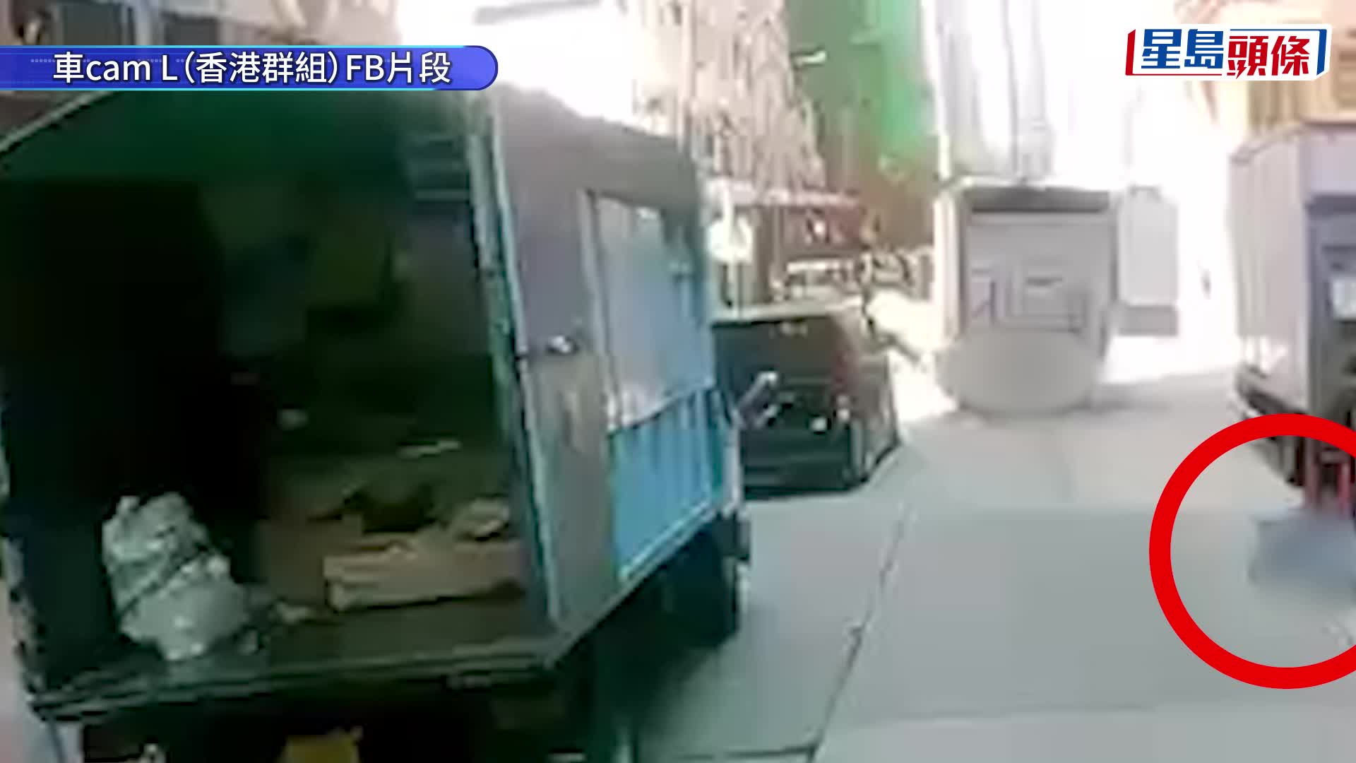 大角咀货车尾门未关好　男途人被击中倒地