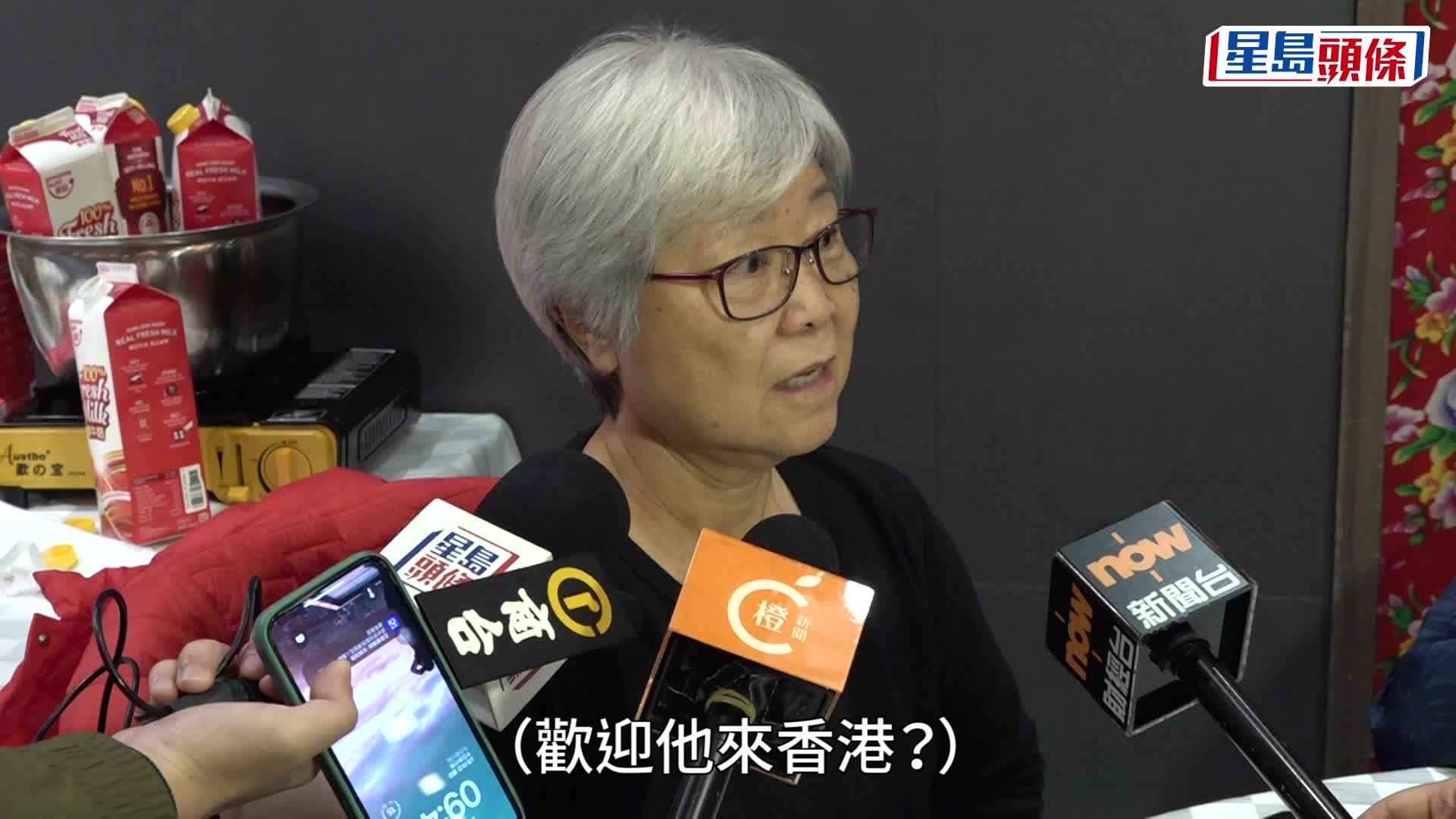 夏寶龍今早到黃大仙飲早茶，有茶客稱親民「有領導人來港關心我哋」。