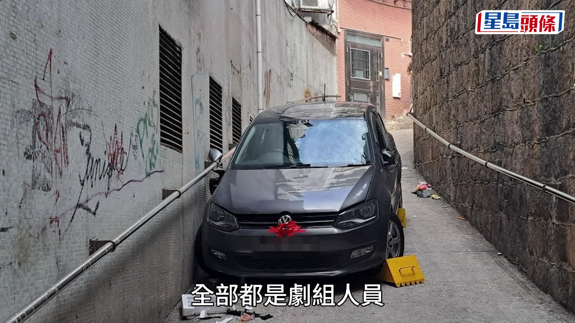 有片｜澳門私家車拍戲時漂移失控 撞傷劇組12人包括小童