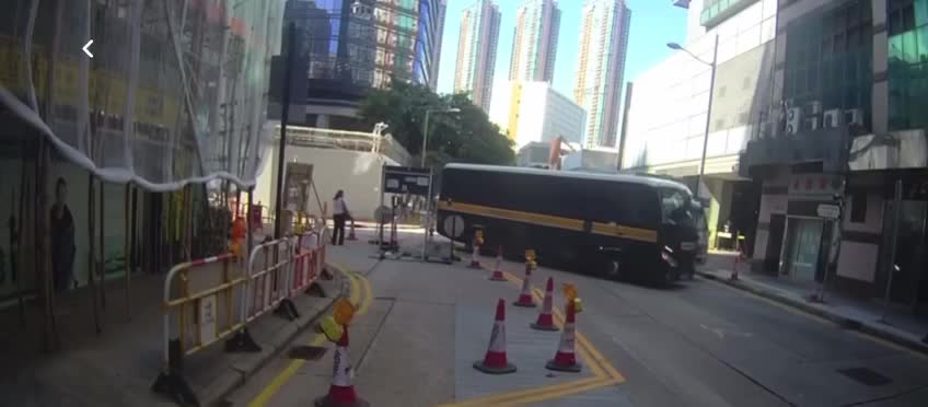 懲教押解車輛與貨車相撞。fb「大埔 TAI PO」影片截圖