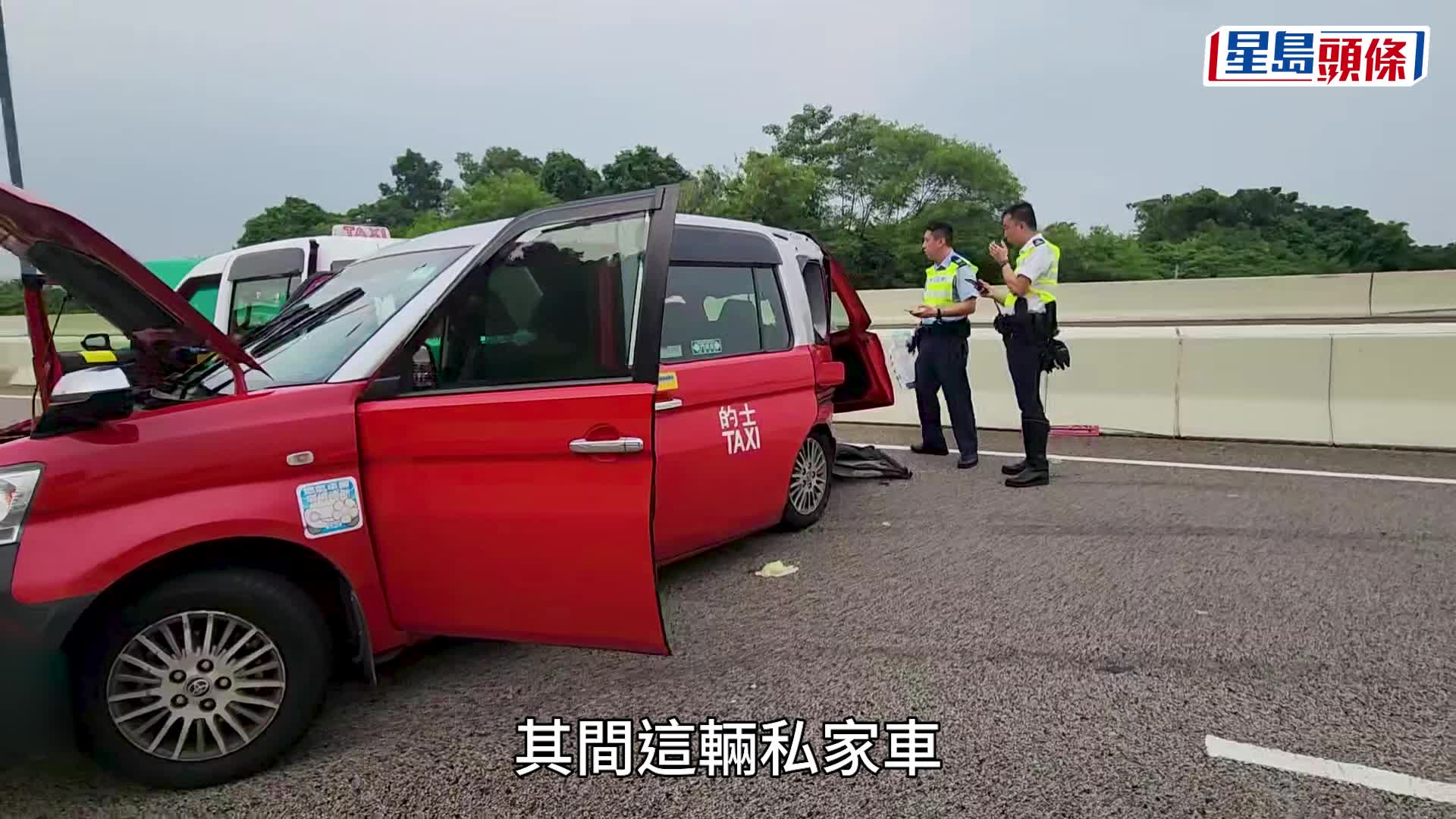 今年3月大老山公路發生致命交通意外，兩名司機落車講數期間捱貨車撞，一死一重創。資料圖片