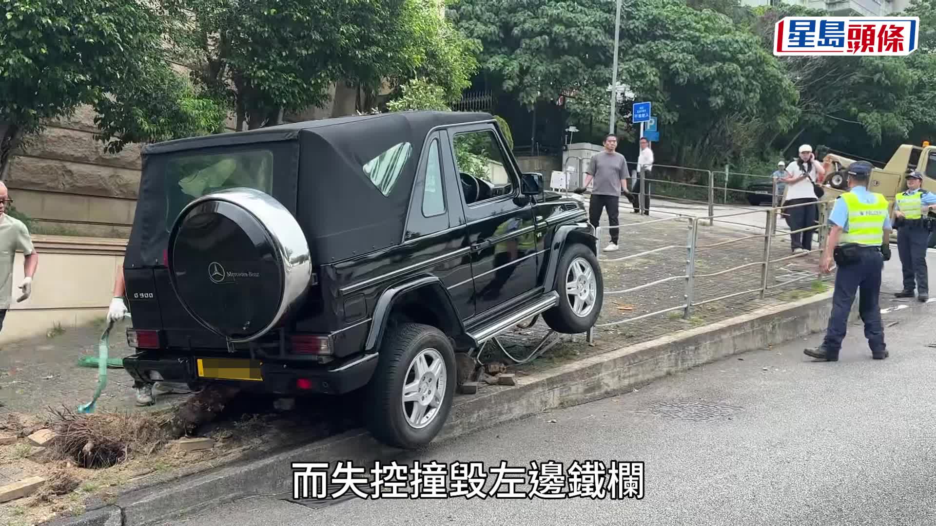 名導陳可辛香島道駕車撞欄剷上行人路 撞斷樹車毀幸無傷｜有片