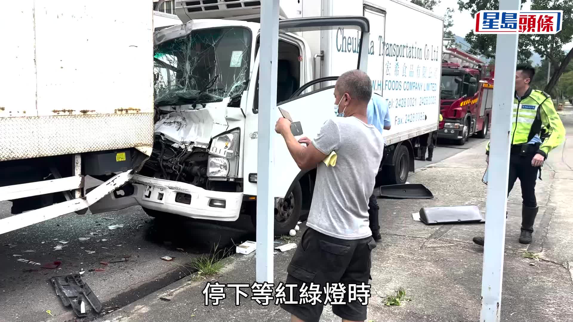大埔工業邨兩貨車相撞 一司機被困消防救出