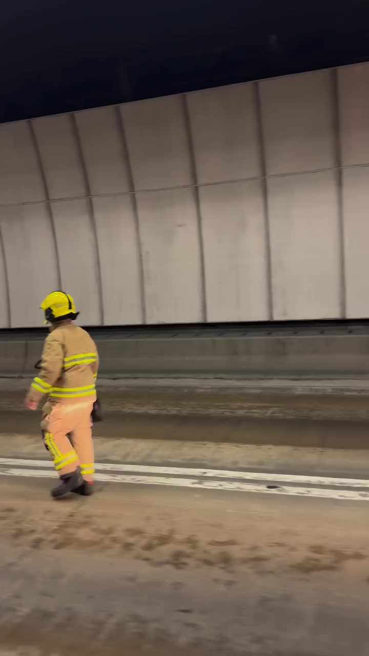 大榄隧道管道内发生三车相撞意外。网上图片