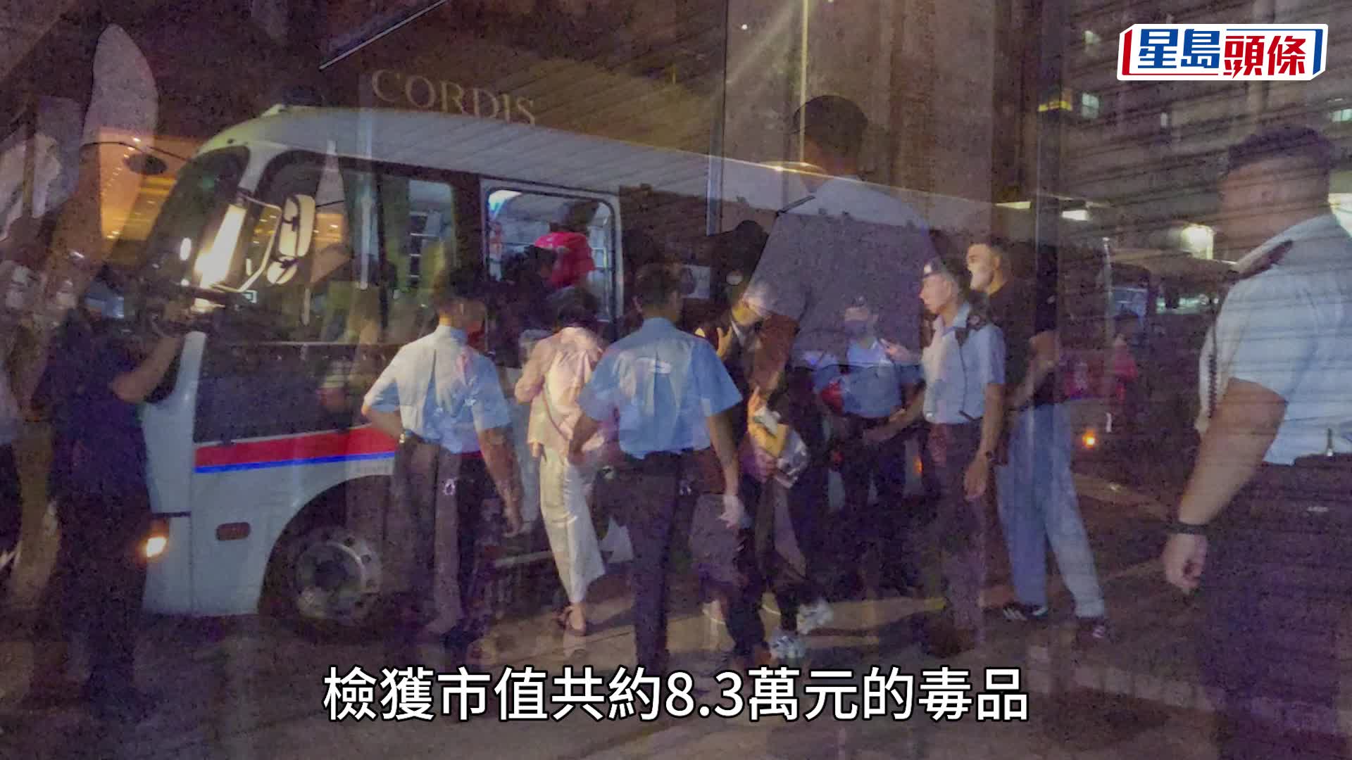 O記旺角搗毒窟 男子疑天台逃走墮斃 逾20人被帶走