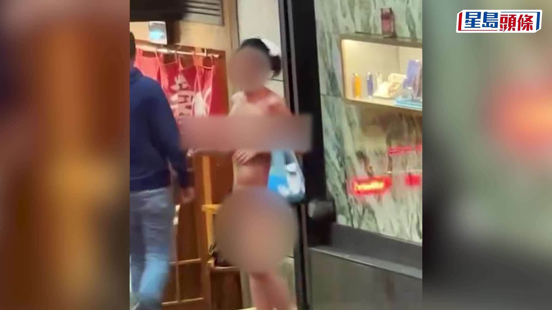 有片｜妙齡女深夜赤裸遊蘭桂坊 僅穿白鞋挽手袋 途人驚呼：佢全祼喎！
