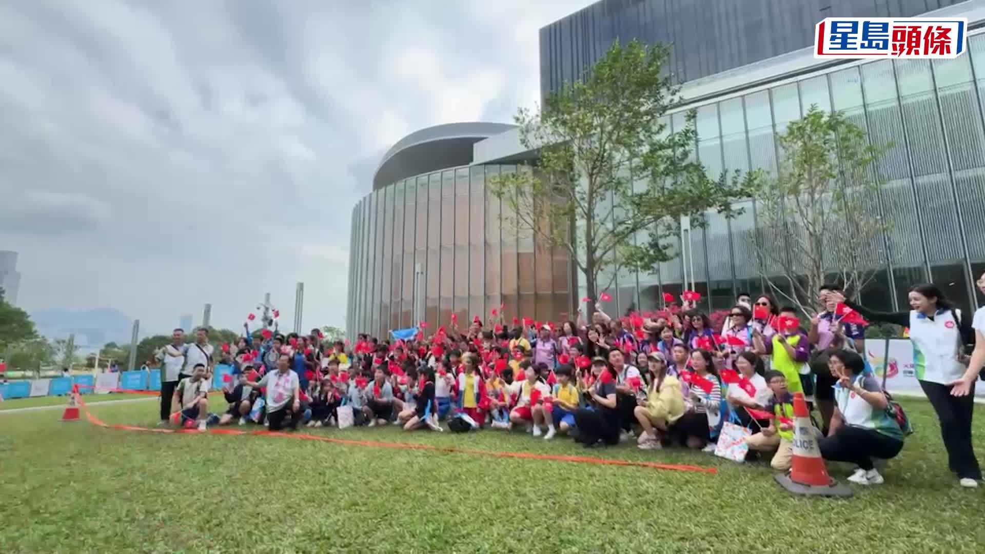 全運會︱香港賽區火炬傳遞完成 黃鎮廷負責首棒 李靜乘渡輪橫越維港