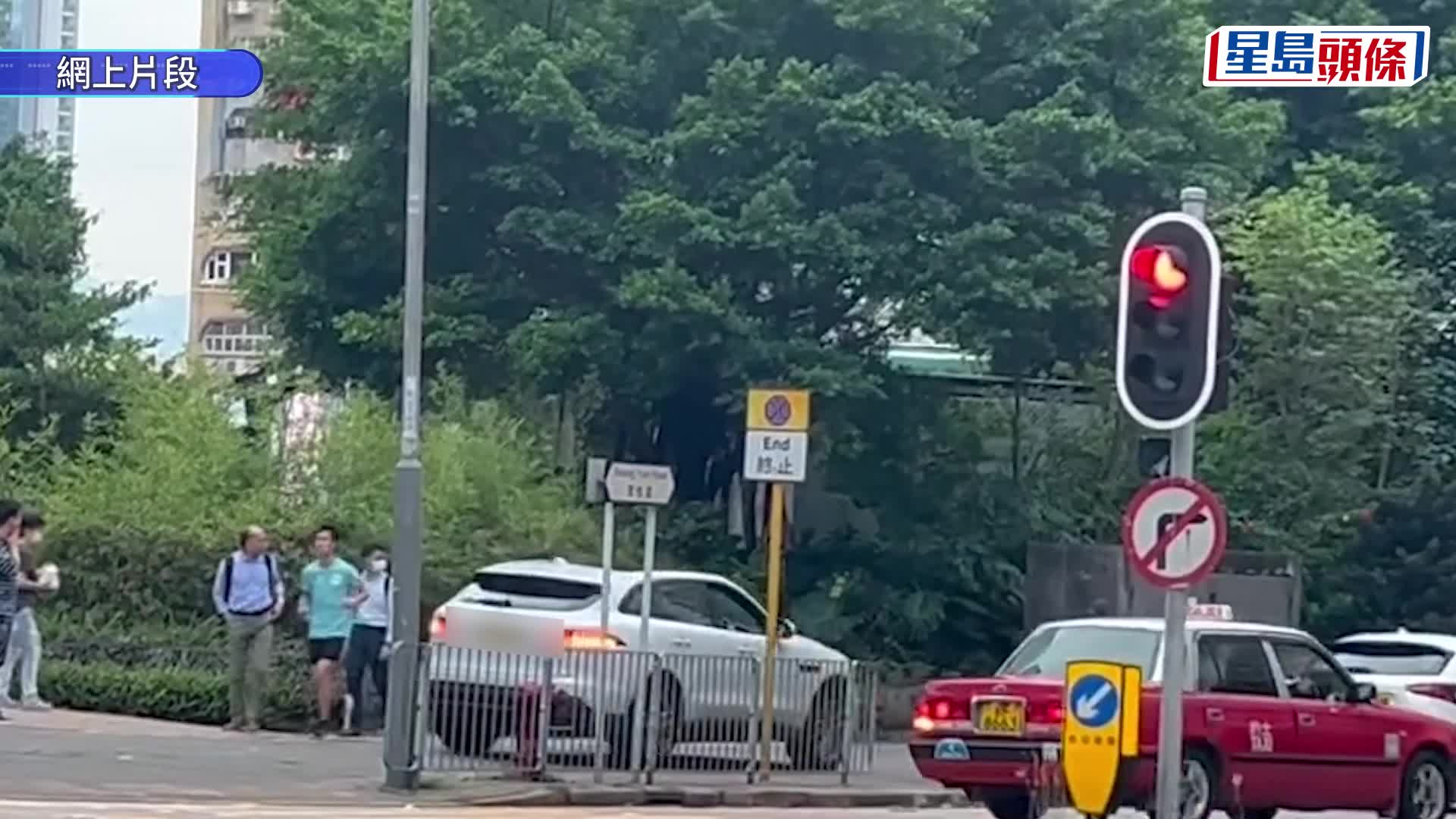 九龍灣司機大地任我行 十字路口剷上行人路行駛 目擊者驚呼：有無病呀！