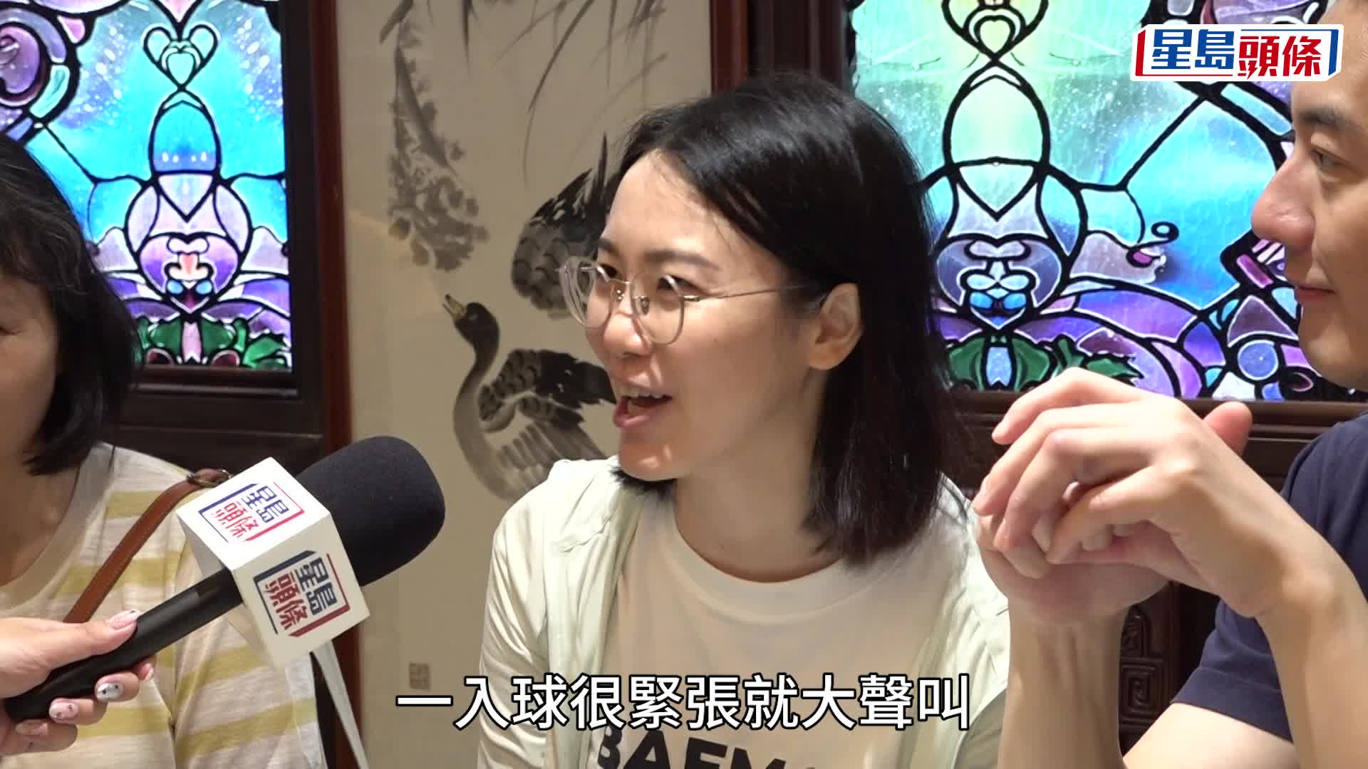 市民到酒樓「一盅兩件」邊嘆茶慶祝父親節兼睇波 。
