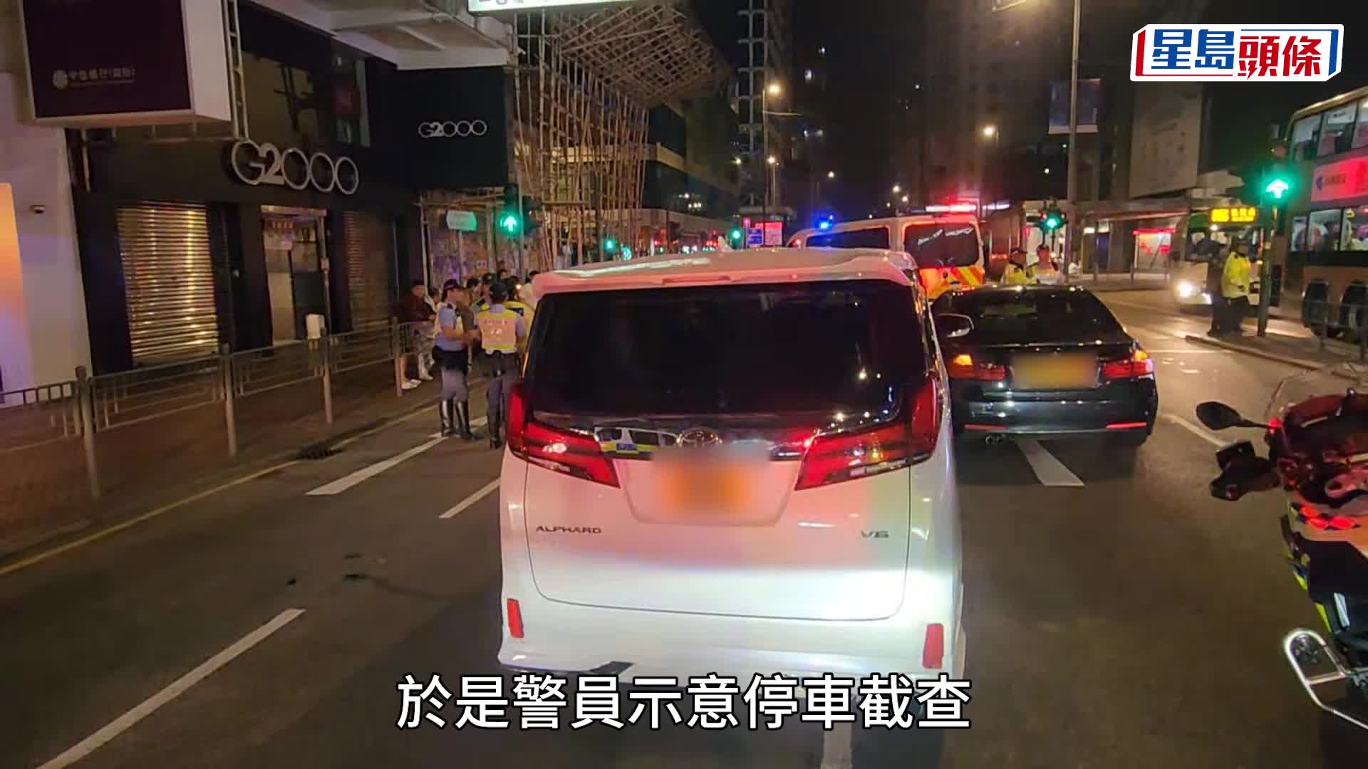 旺角男司机遇截查弃车逃走 七人车溜前再撞两车。黎志伟摄