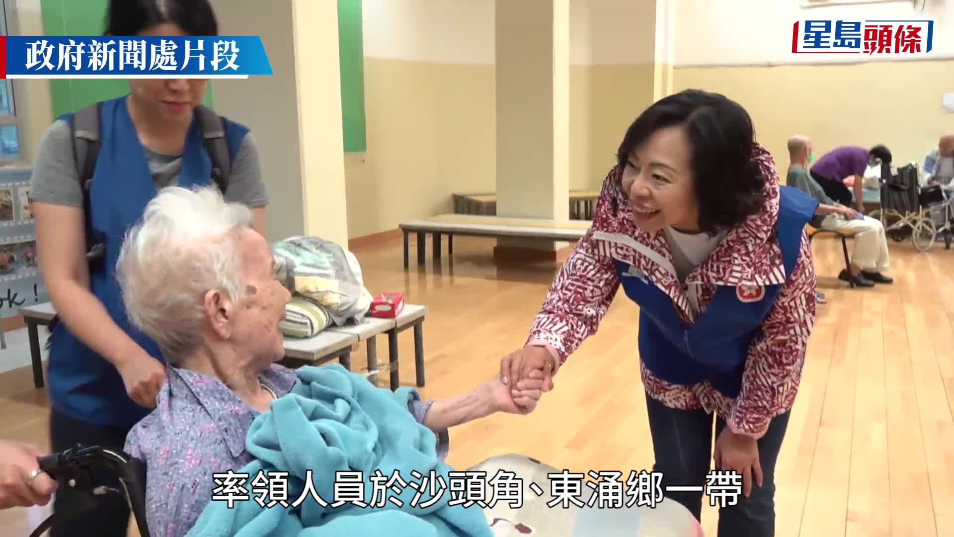 政府启动「全政府动员」处理善后，组成应急队伍到多区提供支援。政府新闻处