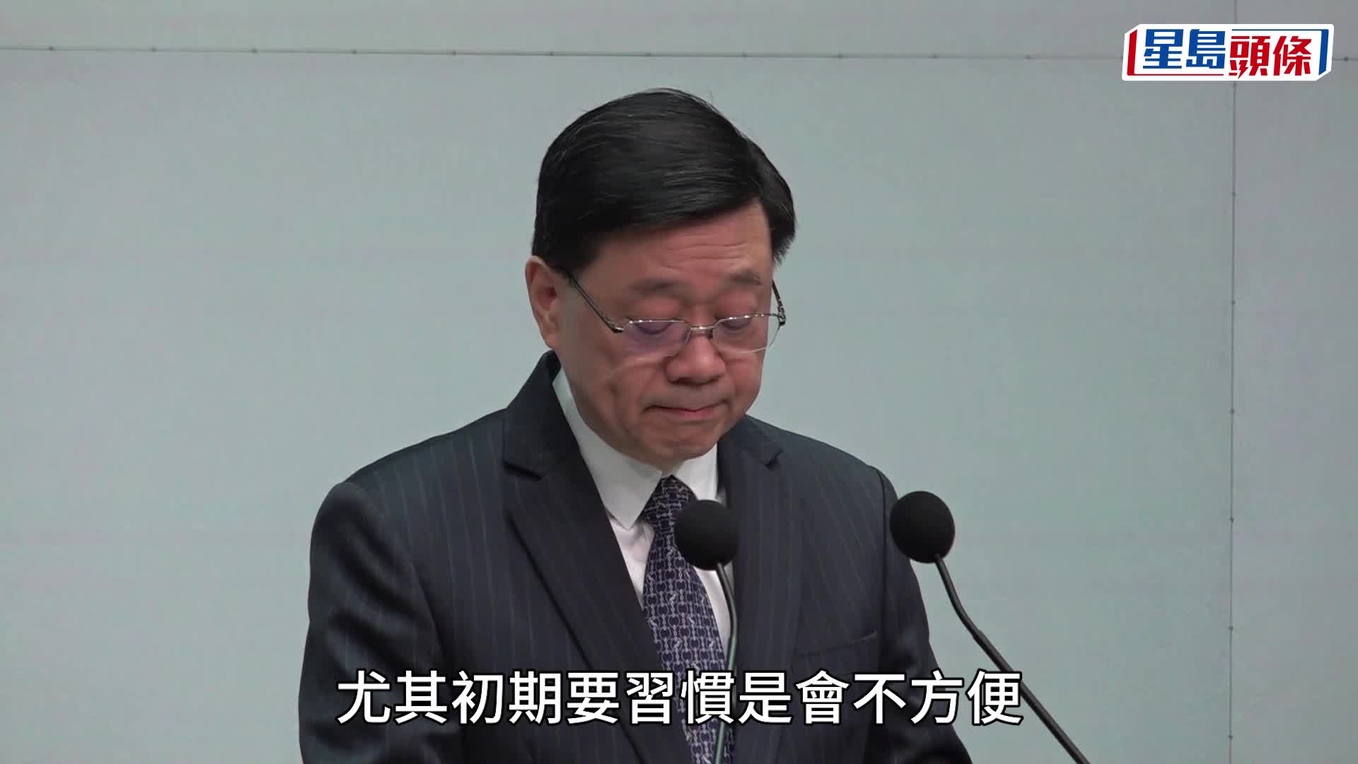 巴士安全帶︱陳恒鑌未回應黨友曾稱「無需公眾諮詢」 強調議會已充分討論 相信市民普遍支持