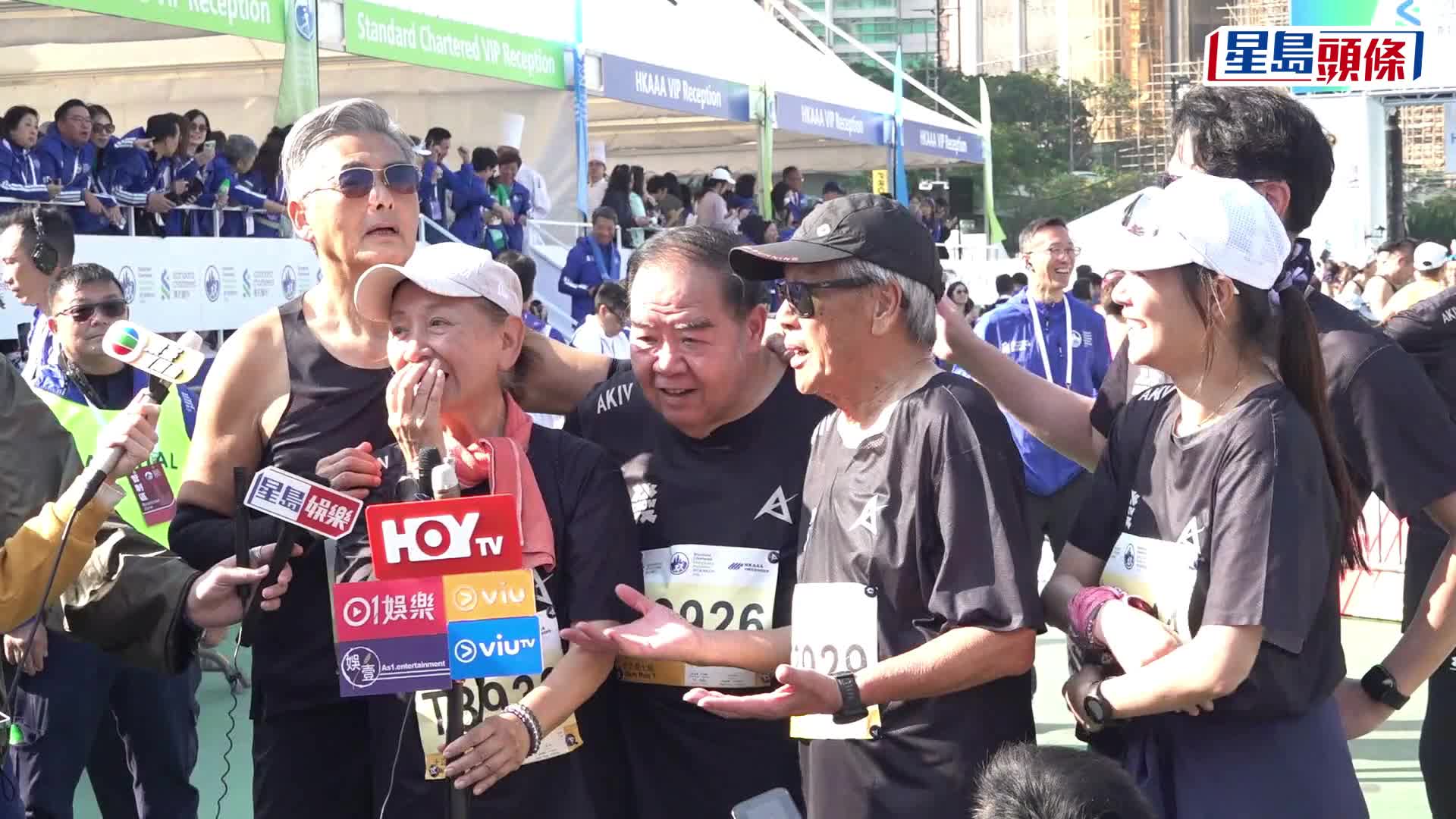 渣打马拉松2026丨周润发自爆「转行」做教练豪言跑到120岁  「学生」鲍起静超班郑则仕最有钱