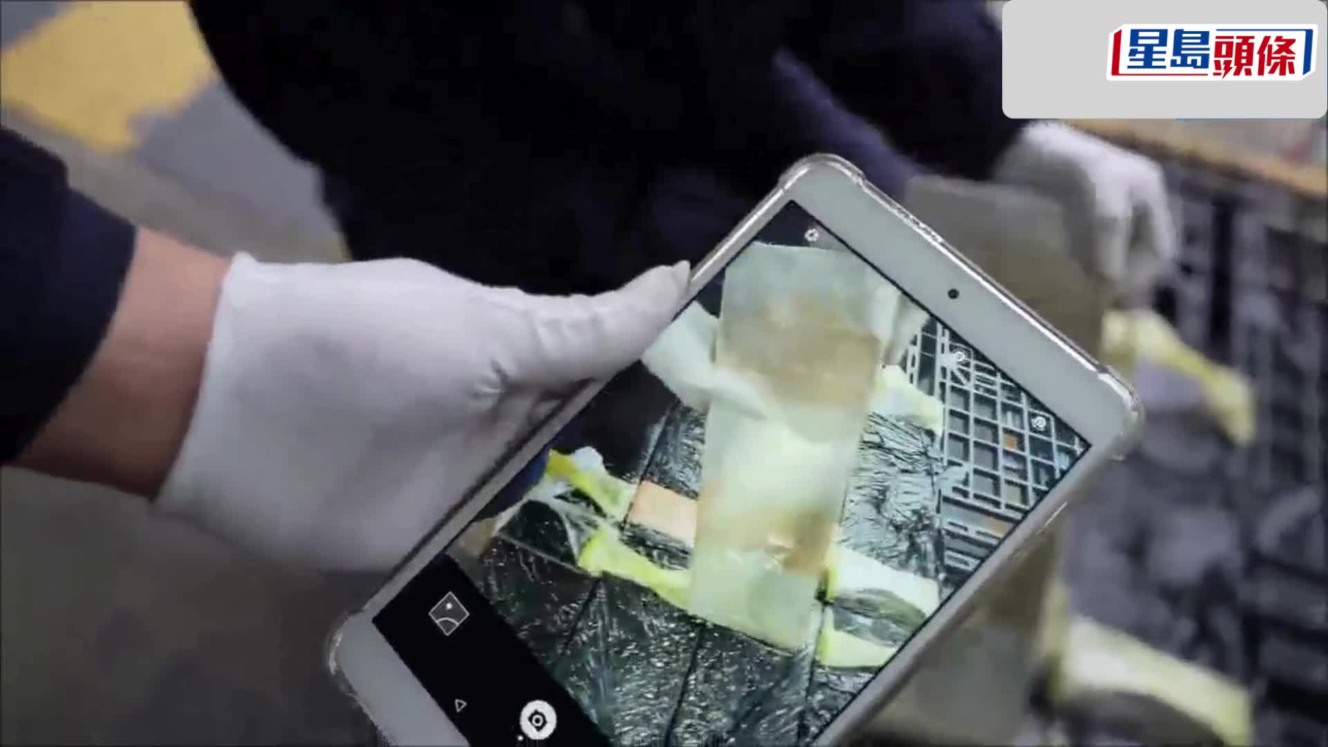 文锦渡北上货车油箱暗格藏9银砖，重134公斤价值近¥430万元。