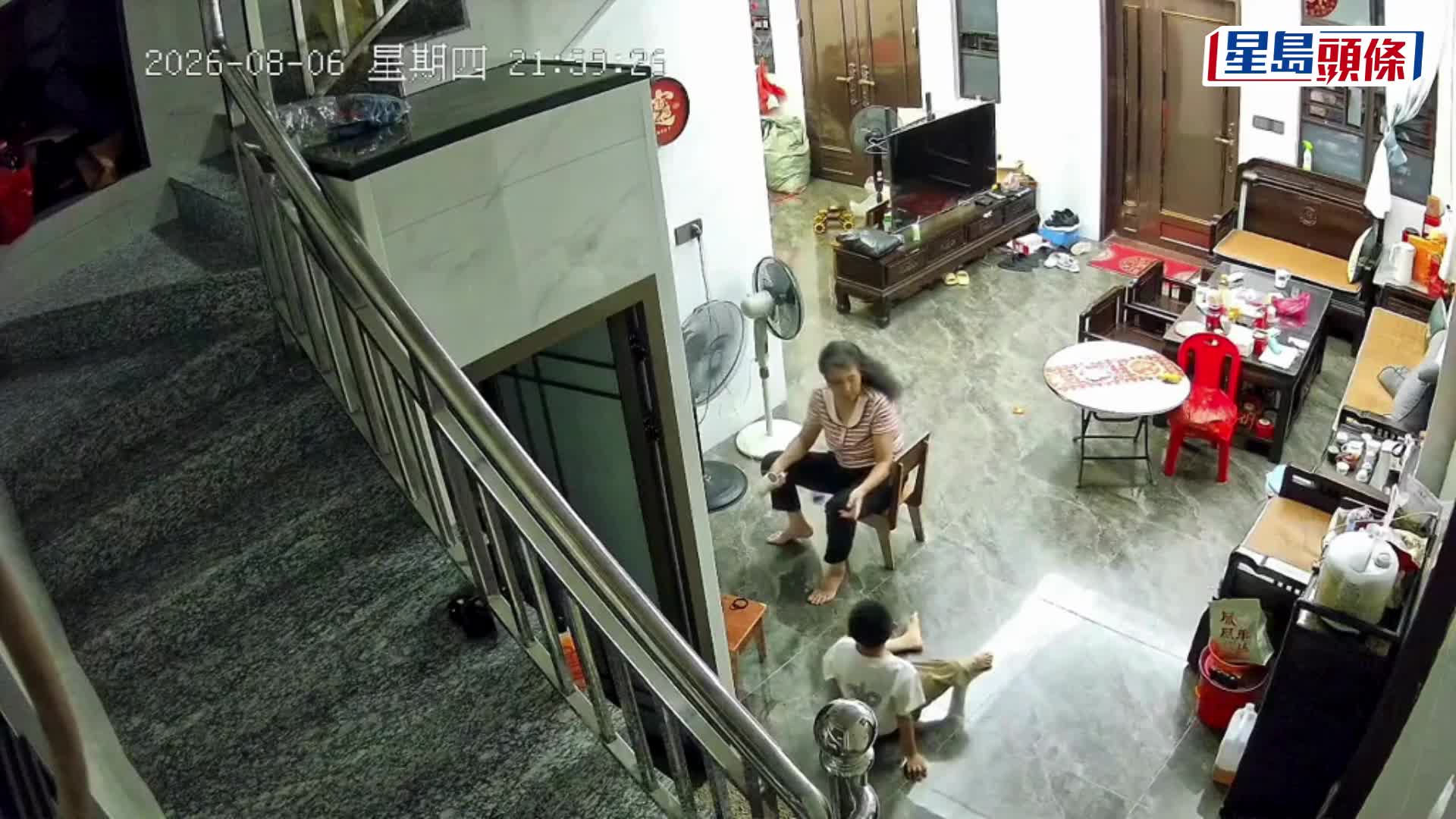 廣東8歲男童模仿「超人迪加」， 2.6米高台跳下腳跟骨折。