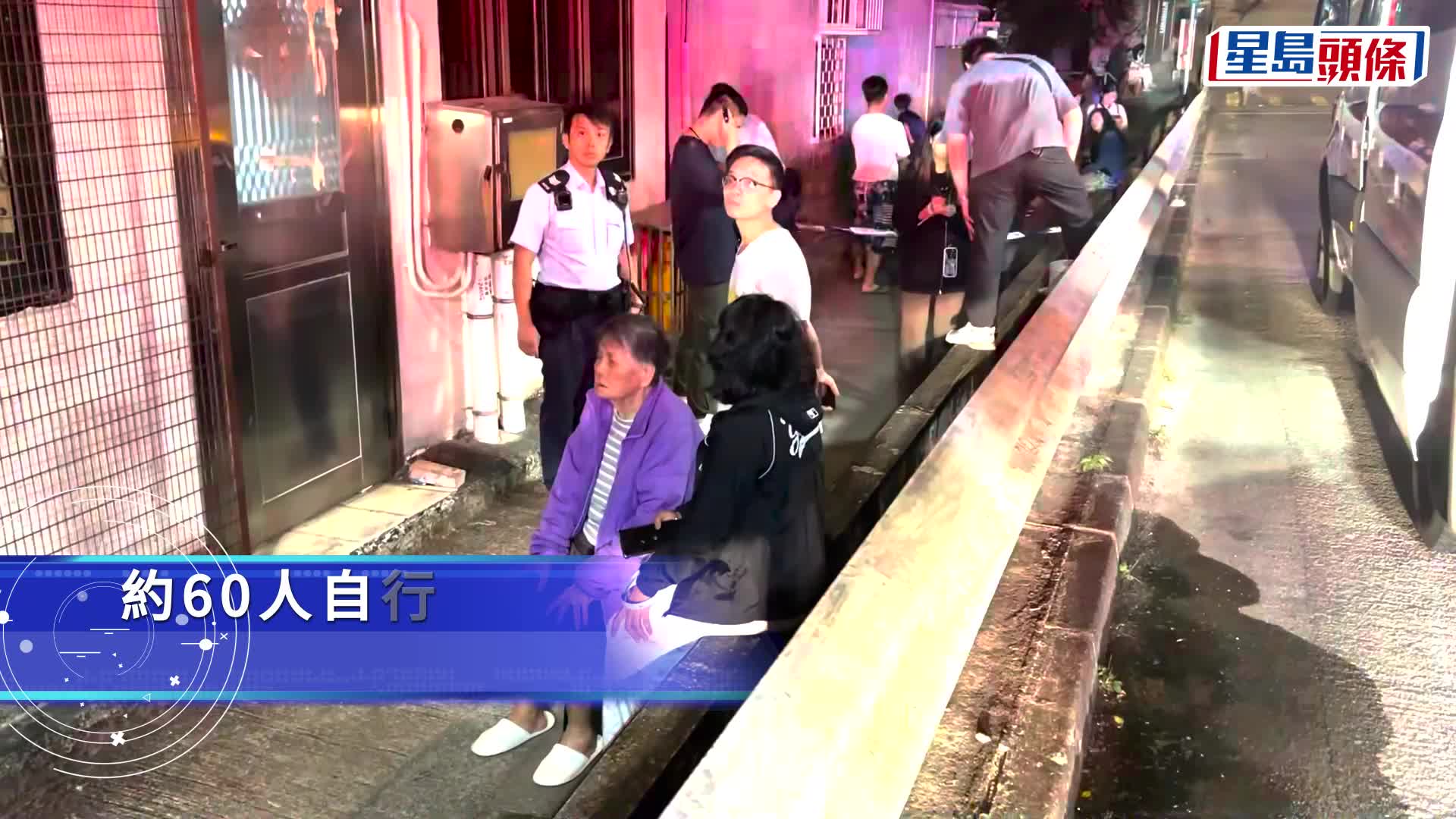 梨木樹老圍村鐵皮屋三級火 現場傳爆炸聲 消防拖喉灌救